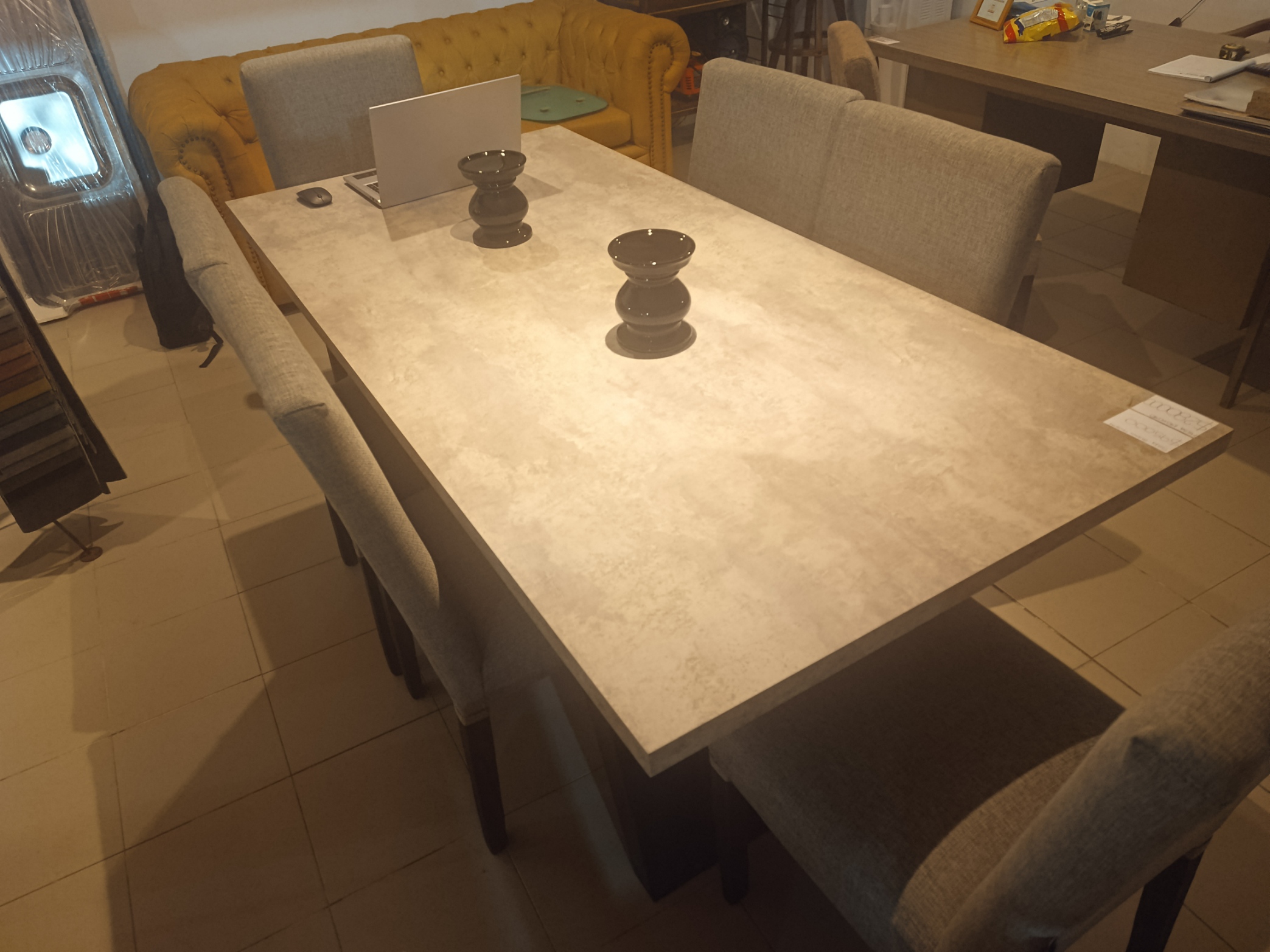 Mesa de madera amplia de 1,90 mts.