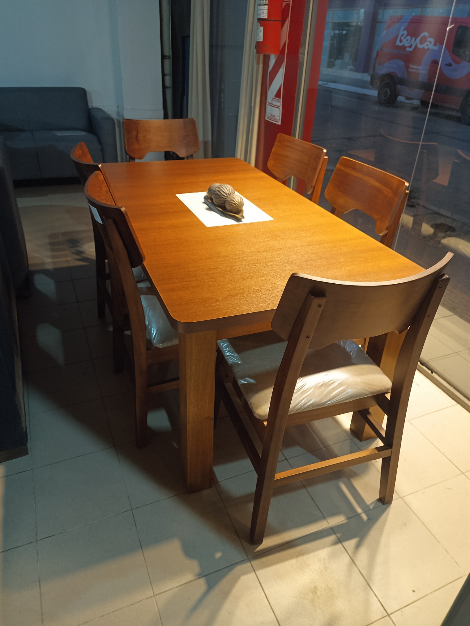 Mesa de madera de 1,80 mts.
