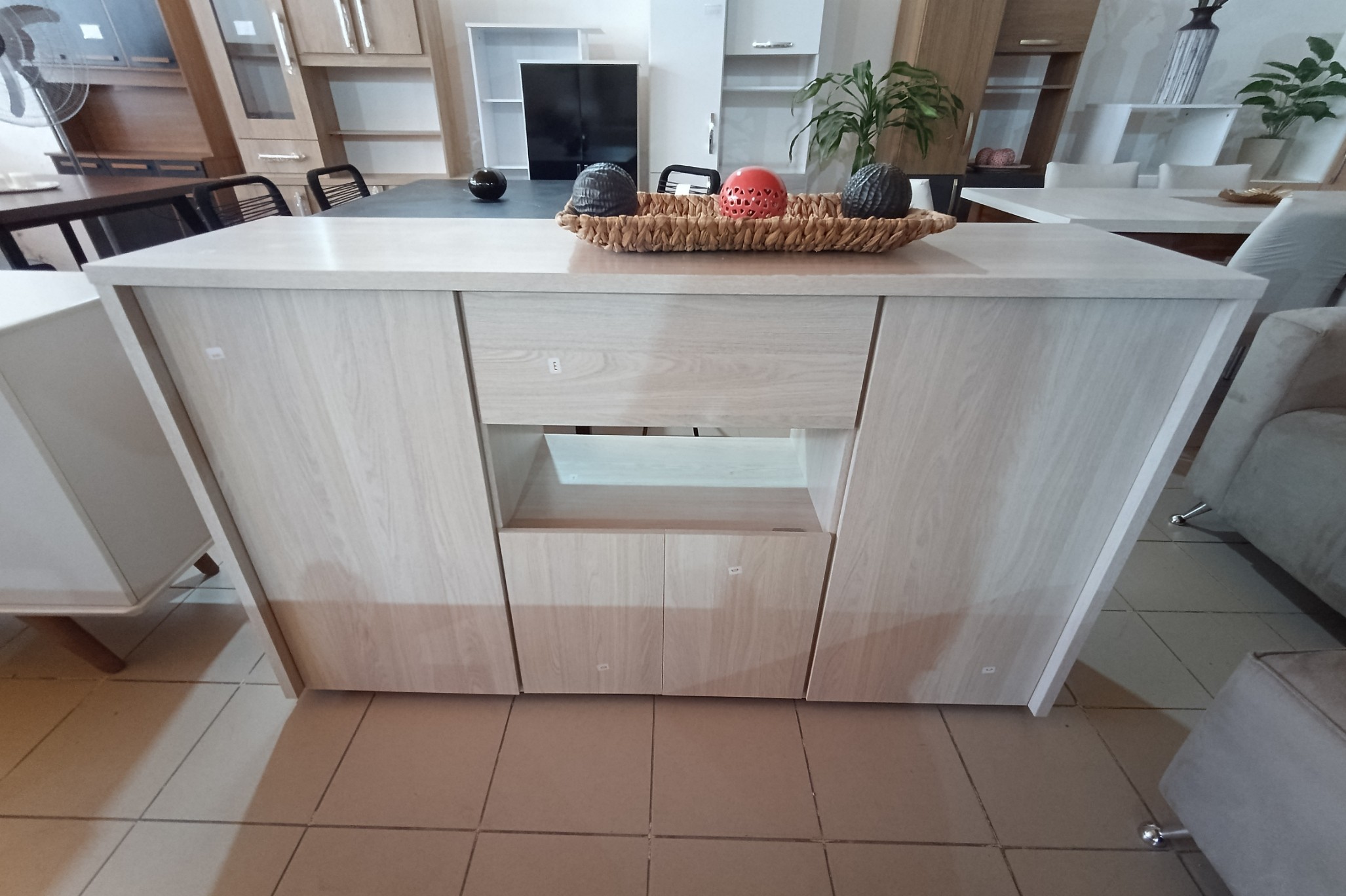 Bahiut 1 cajon y 4 puertas