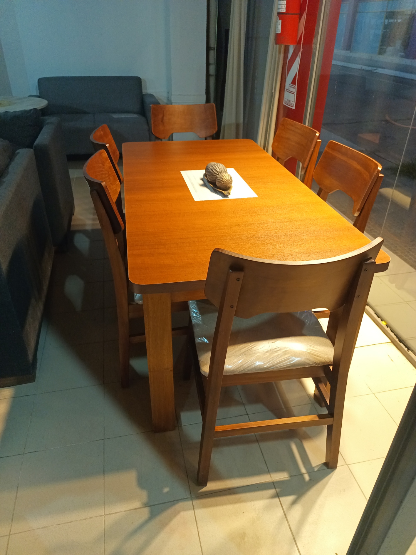 Mesa de madera de 1,80 mts.