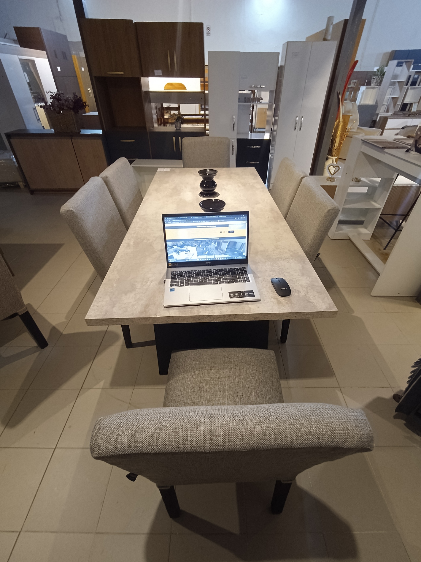 Mesa de madera amplia de 1,90 mts.