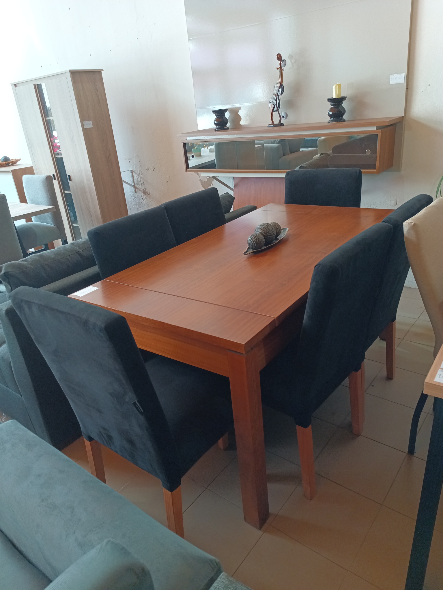 Mesa de madera robusta