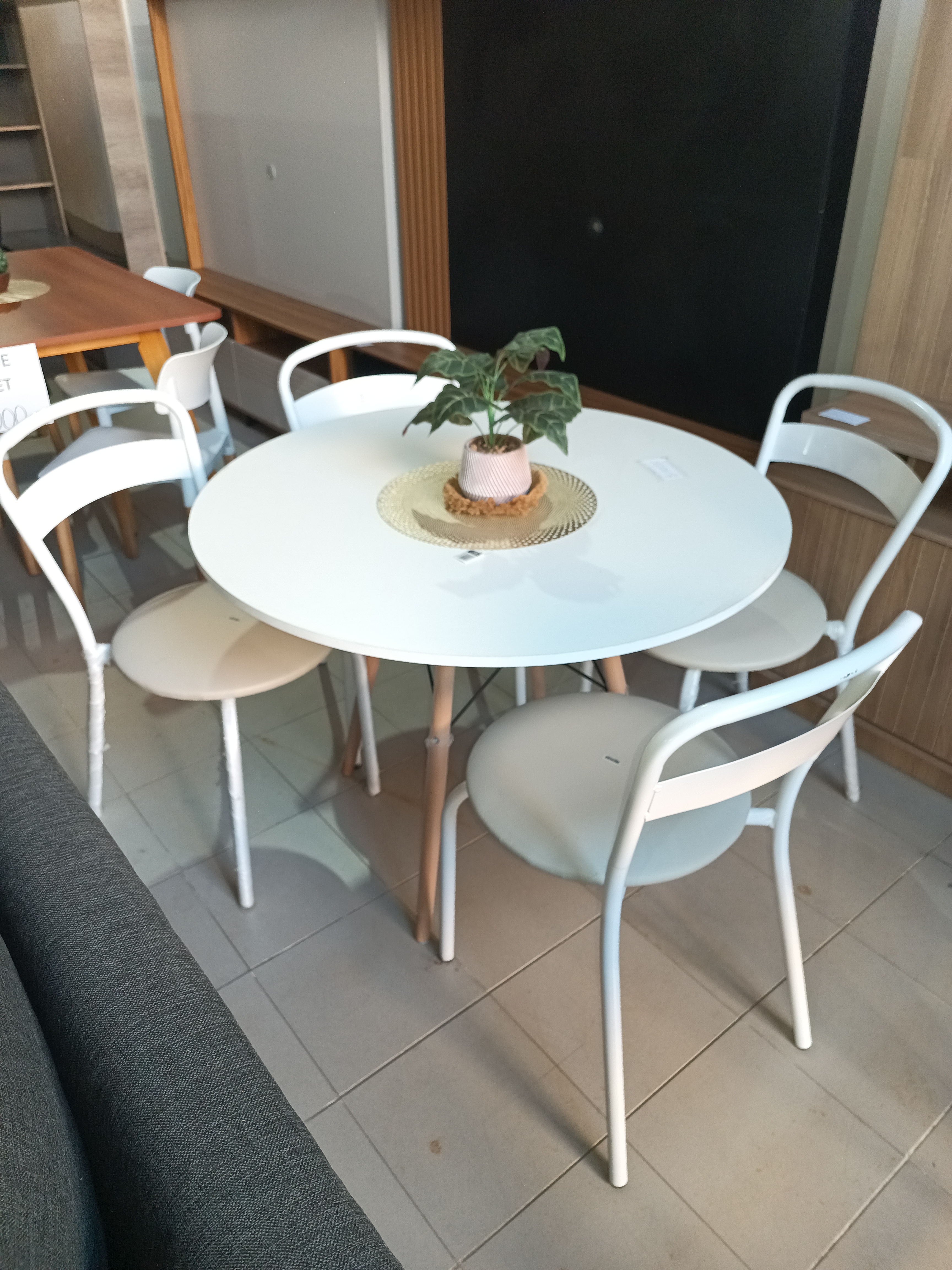 Juego de mesa de comedor redonda.