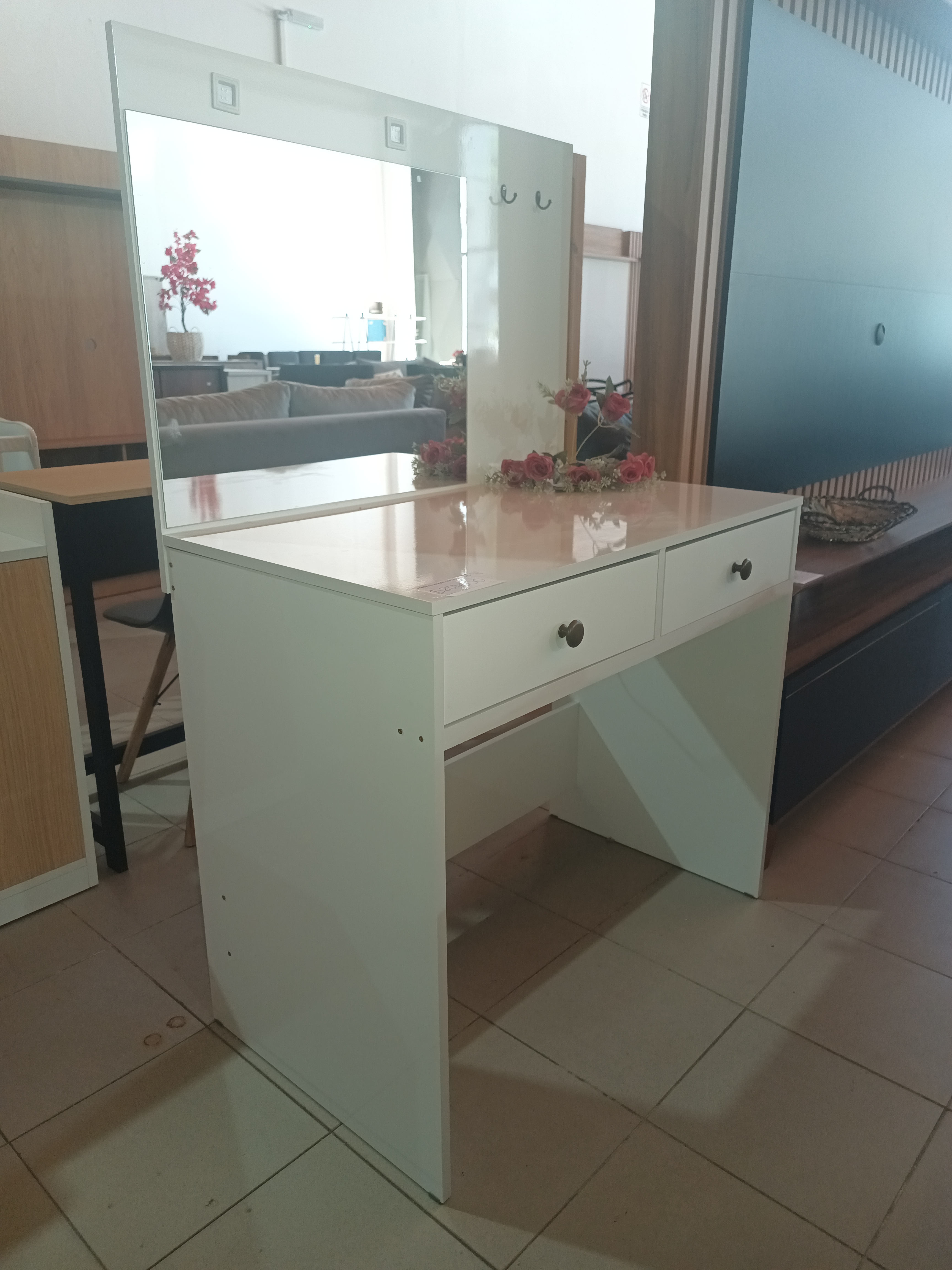 Maquillador con perchero