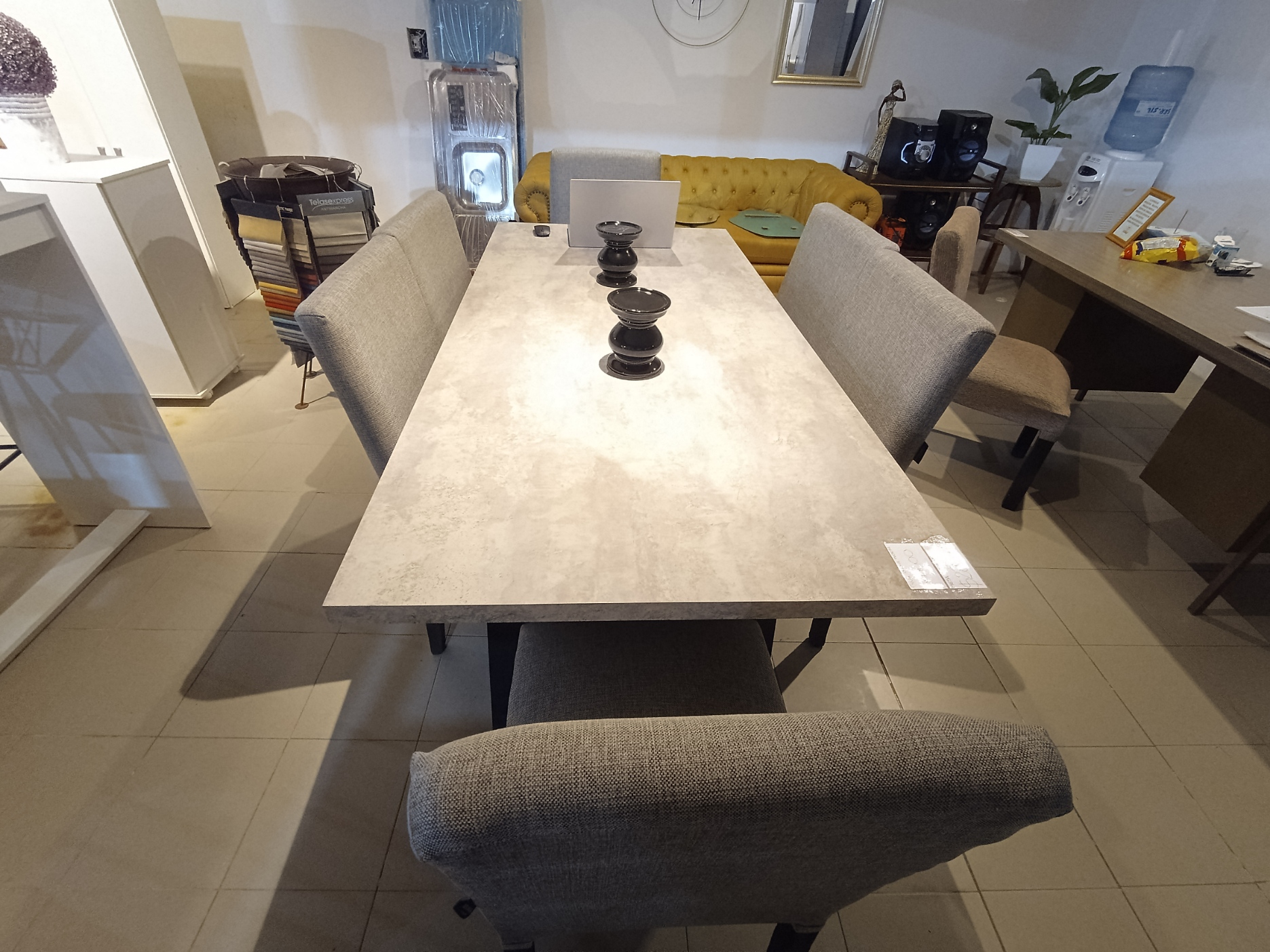 Mesa de madera amplia de 1,90 mts.