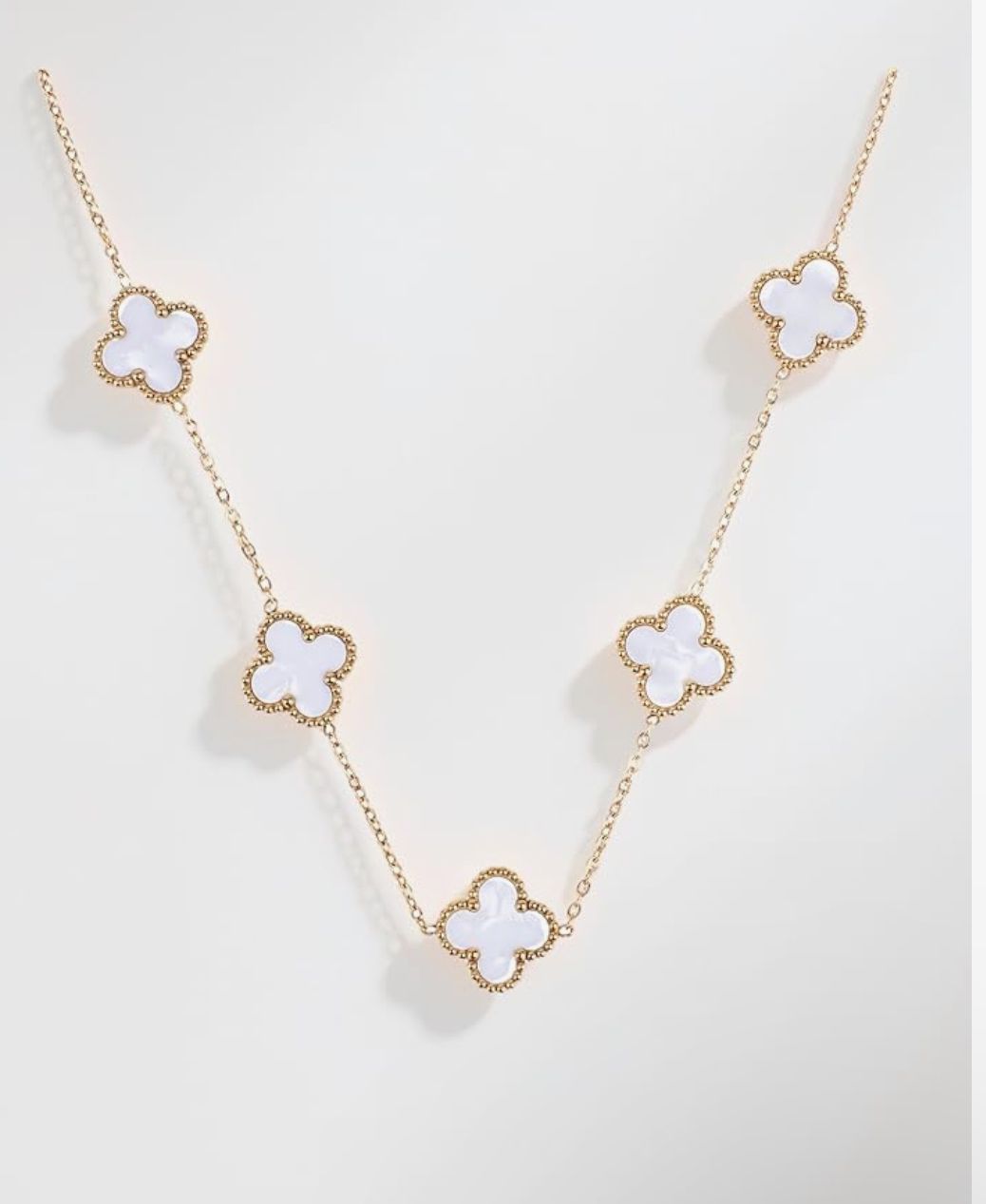  Clover Motif Necklace