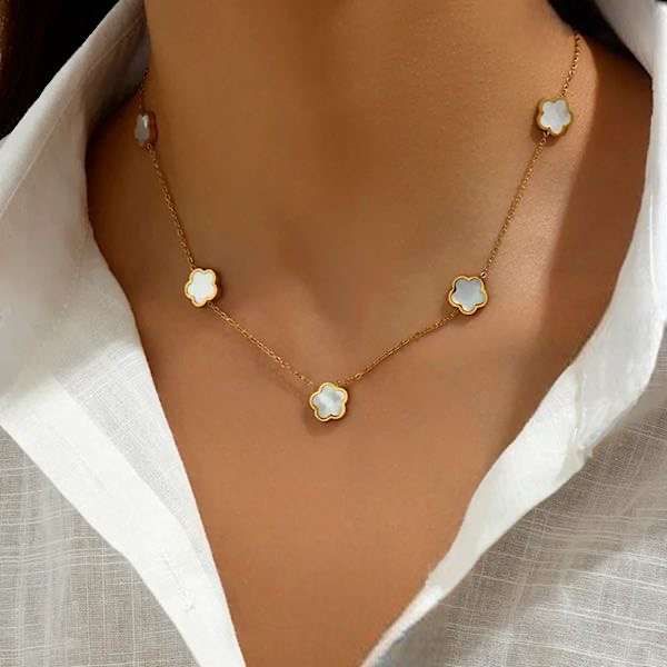  Clover Motif Necklace