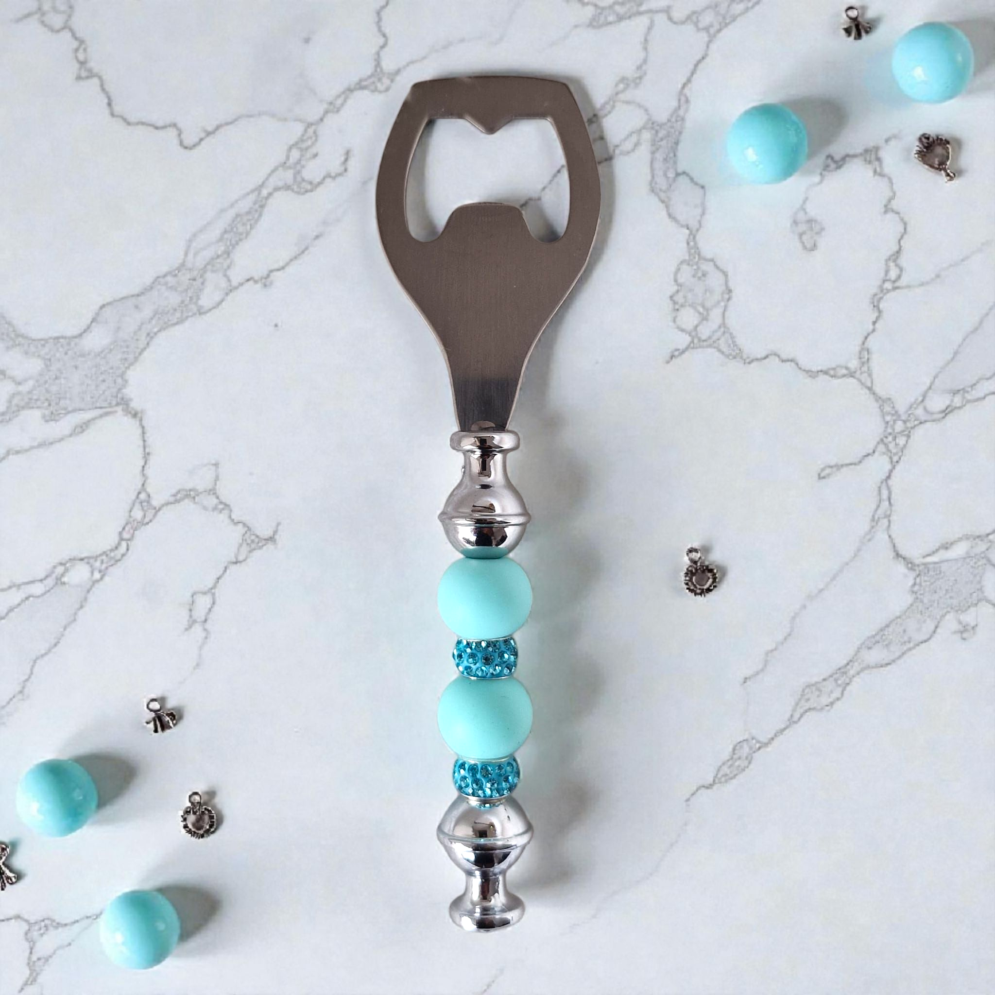 Abridor de garrafas com contas decorativas