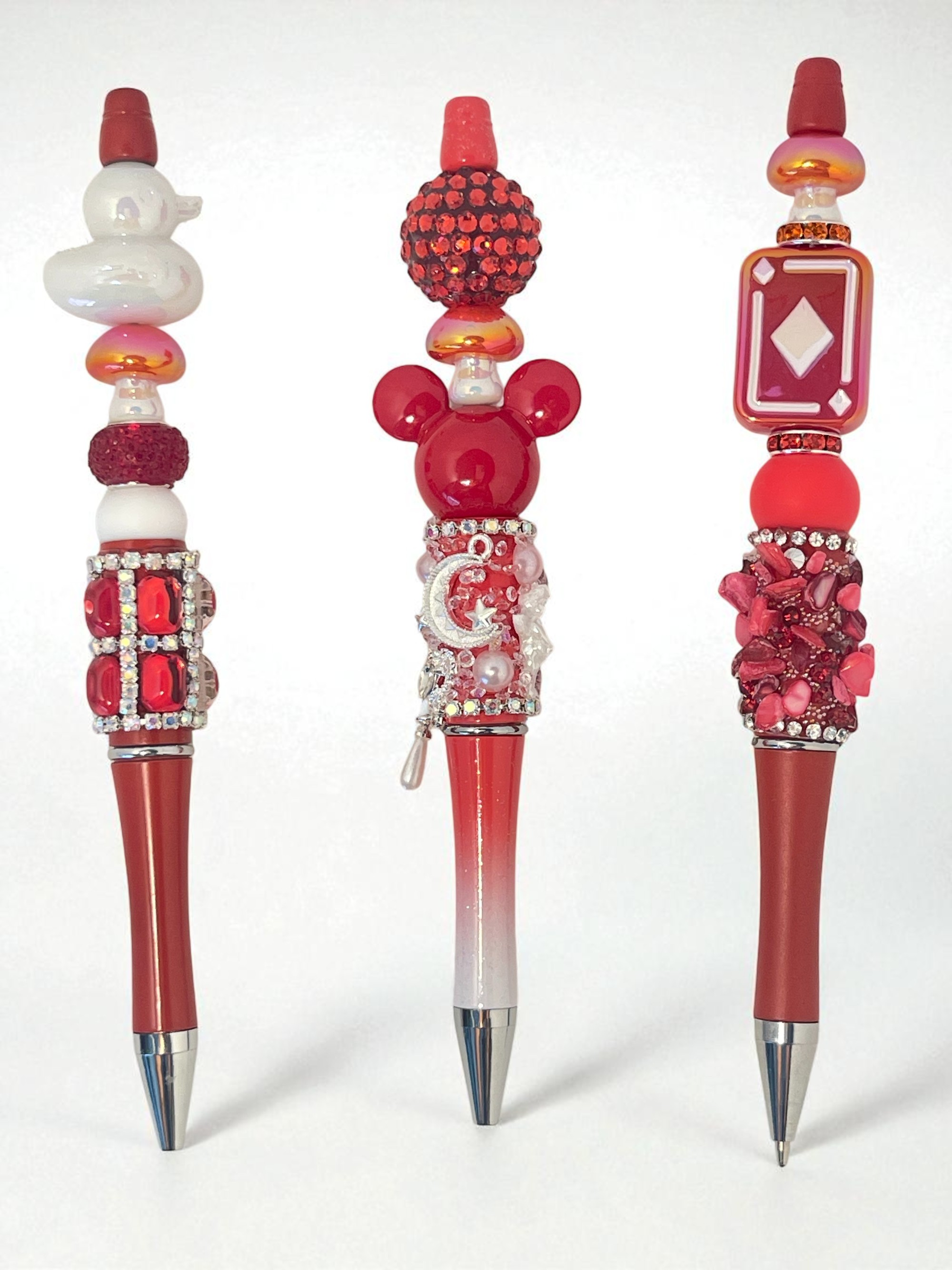 Canetas decorativas vermelhas