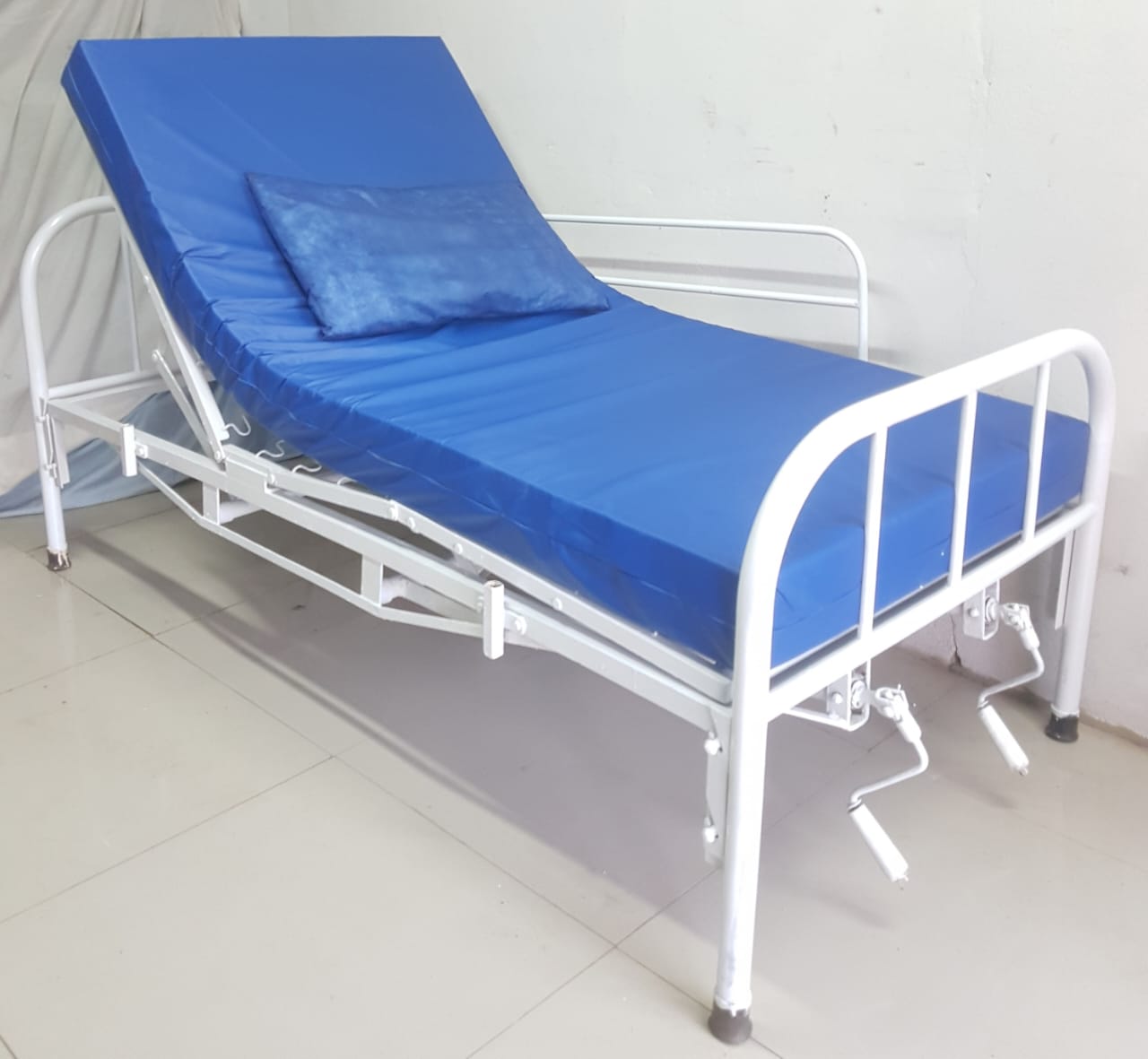 Cama Hospitalar 2 Manivelas com Colchão Padrão Hospitalar