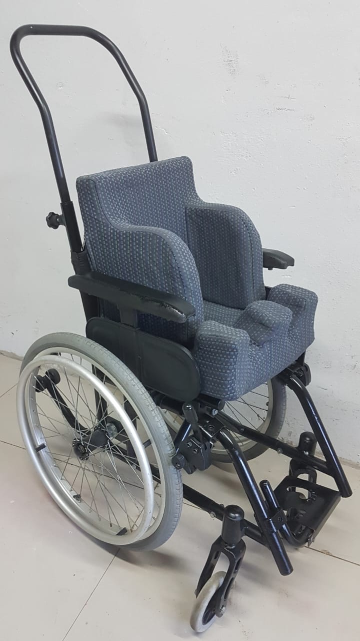 Cadeira de Rodas Infantil Genesys Ortobras com Almofadas Posturais