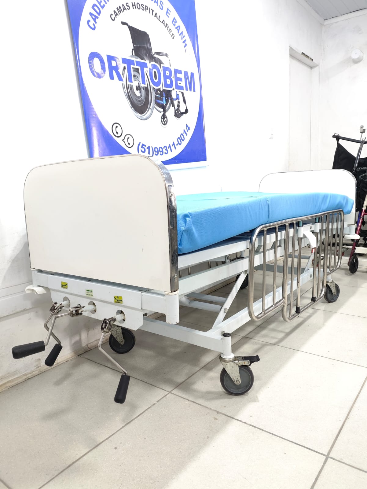 Cama Hospitalar 3 Manivelas com Colchão Impermeável e Travesseiro