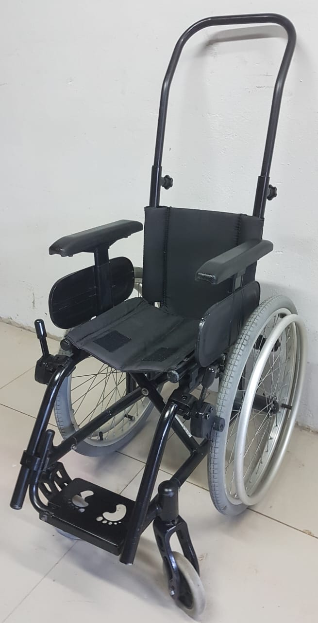 Cadeira de Rodas Infantil Genesys Ortobras com Almofadas Posturais 