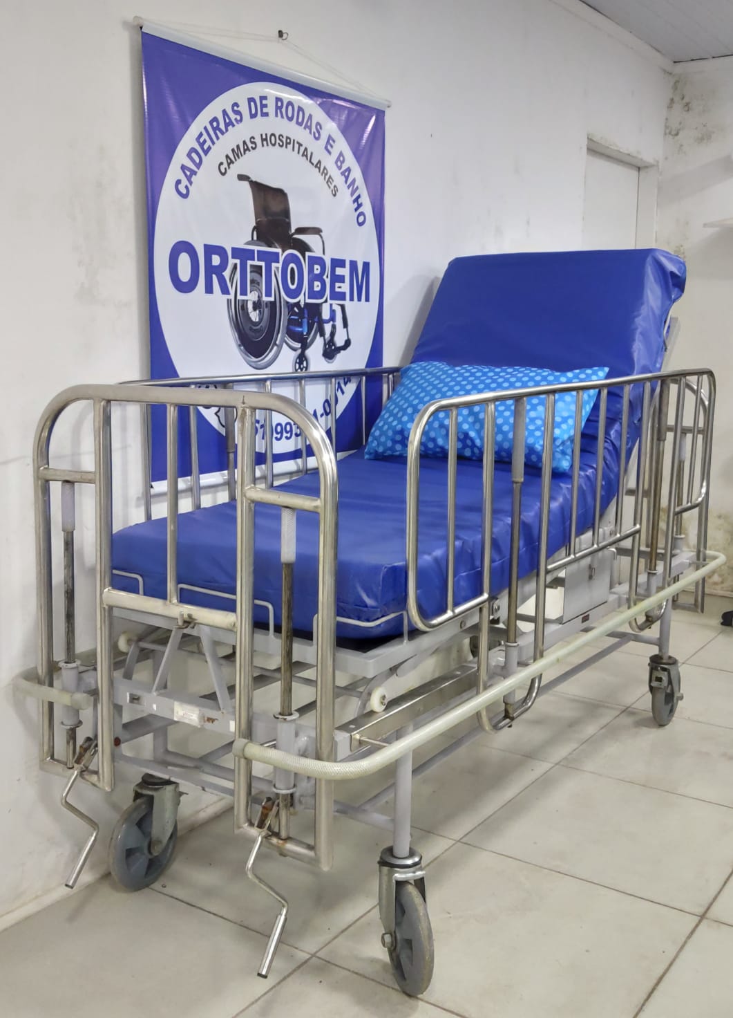 Cama Hospitalar 2 Manivelas com colchão impermeável Completa