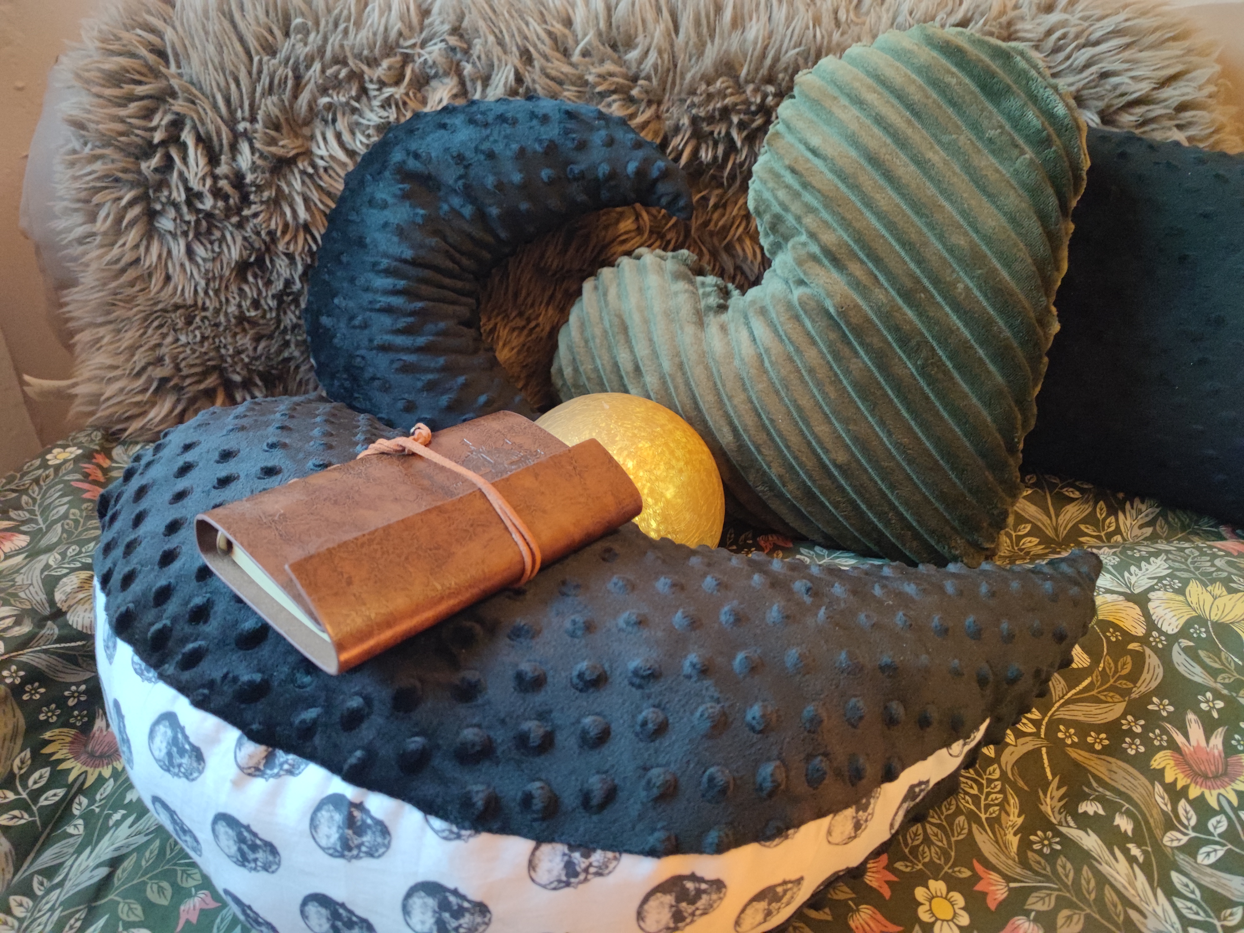 Multifunktions - Mondkissen groß `Black Skully´