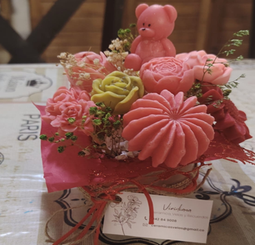 Arreglo floral de vela artesanales