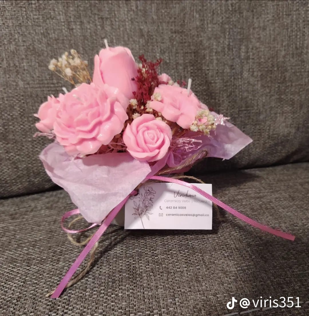 Ramo de velas en forma de rosas
