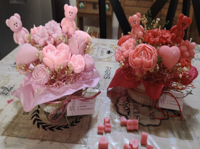 Arreglo floral decorativo con ositos