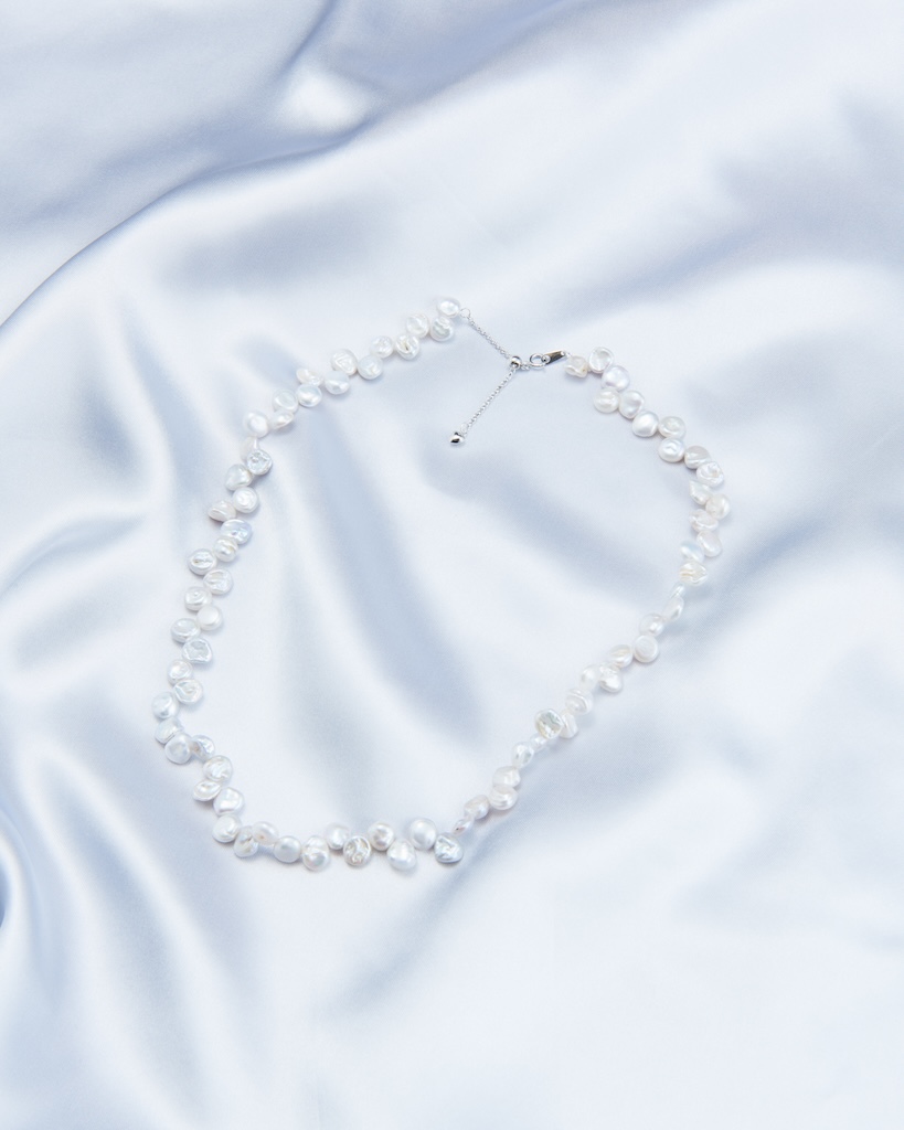 Une pièce unique Necklace