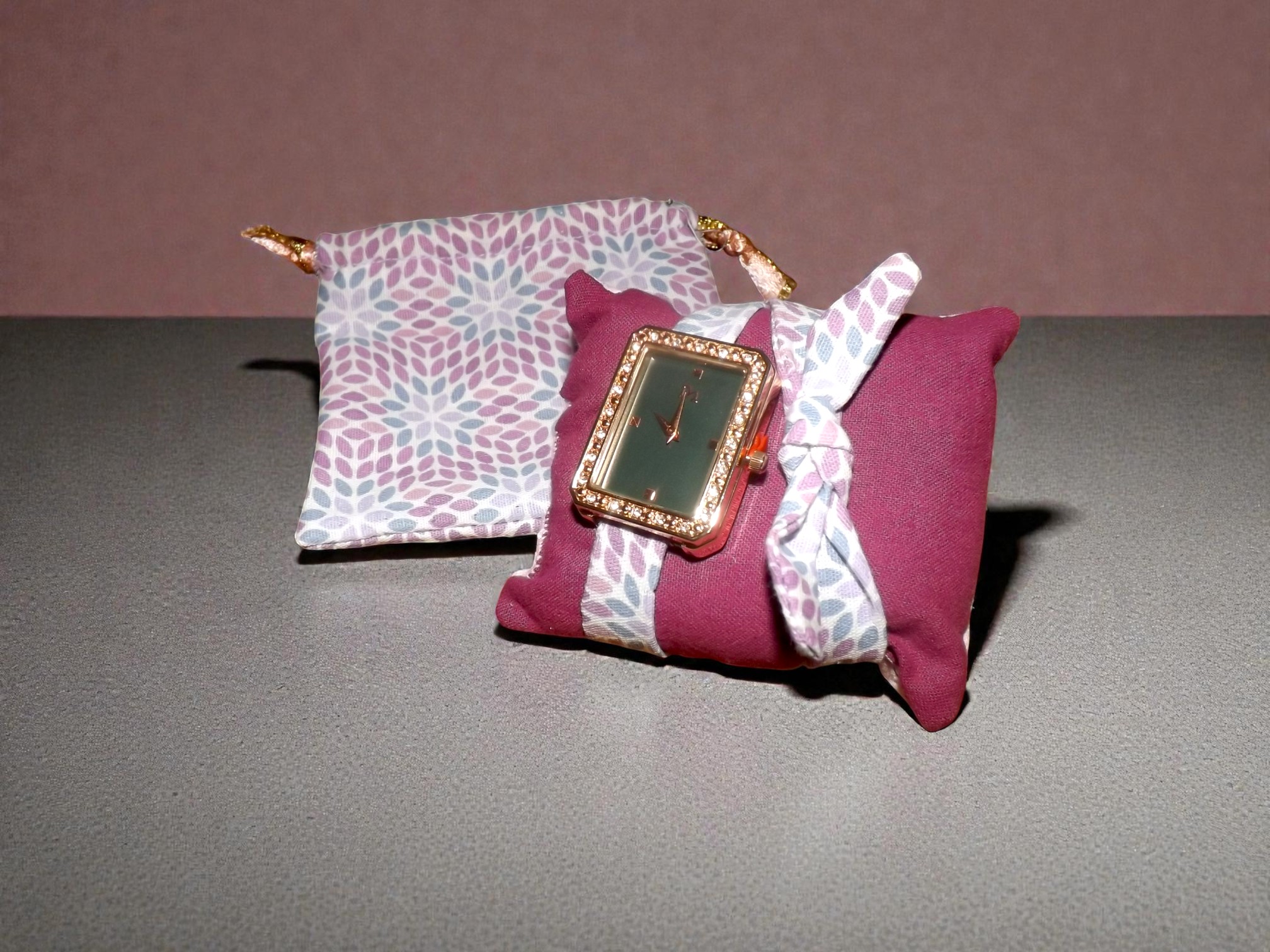 Montre en tissu  violet rose 