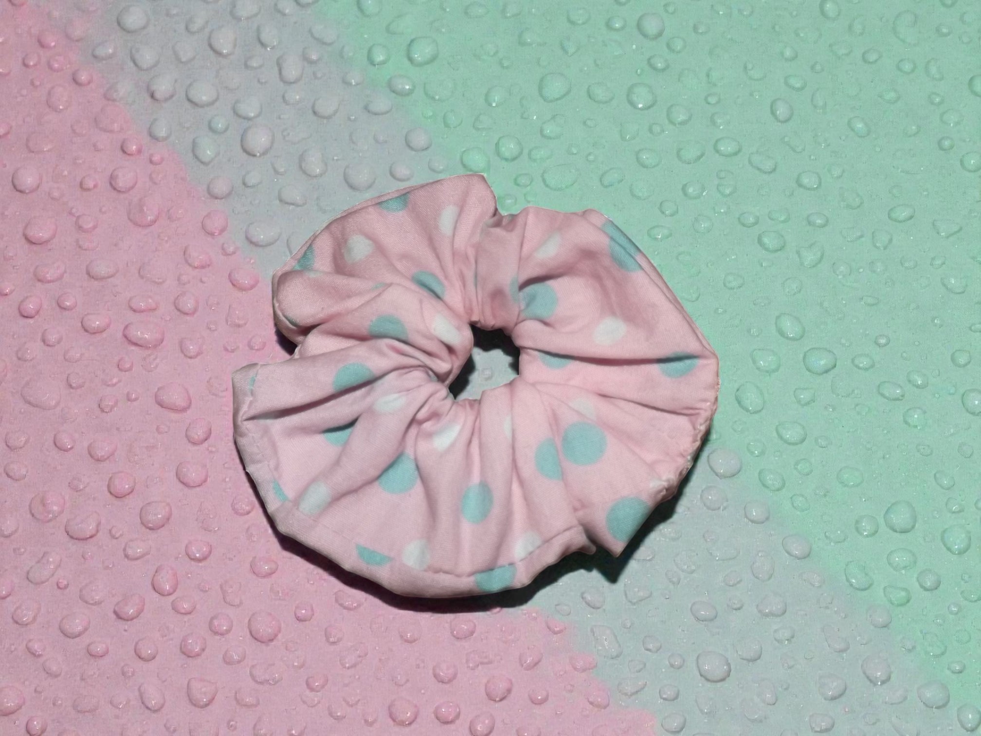 Petit chouchou rose à pois gris 