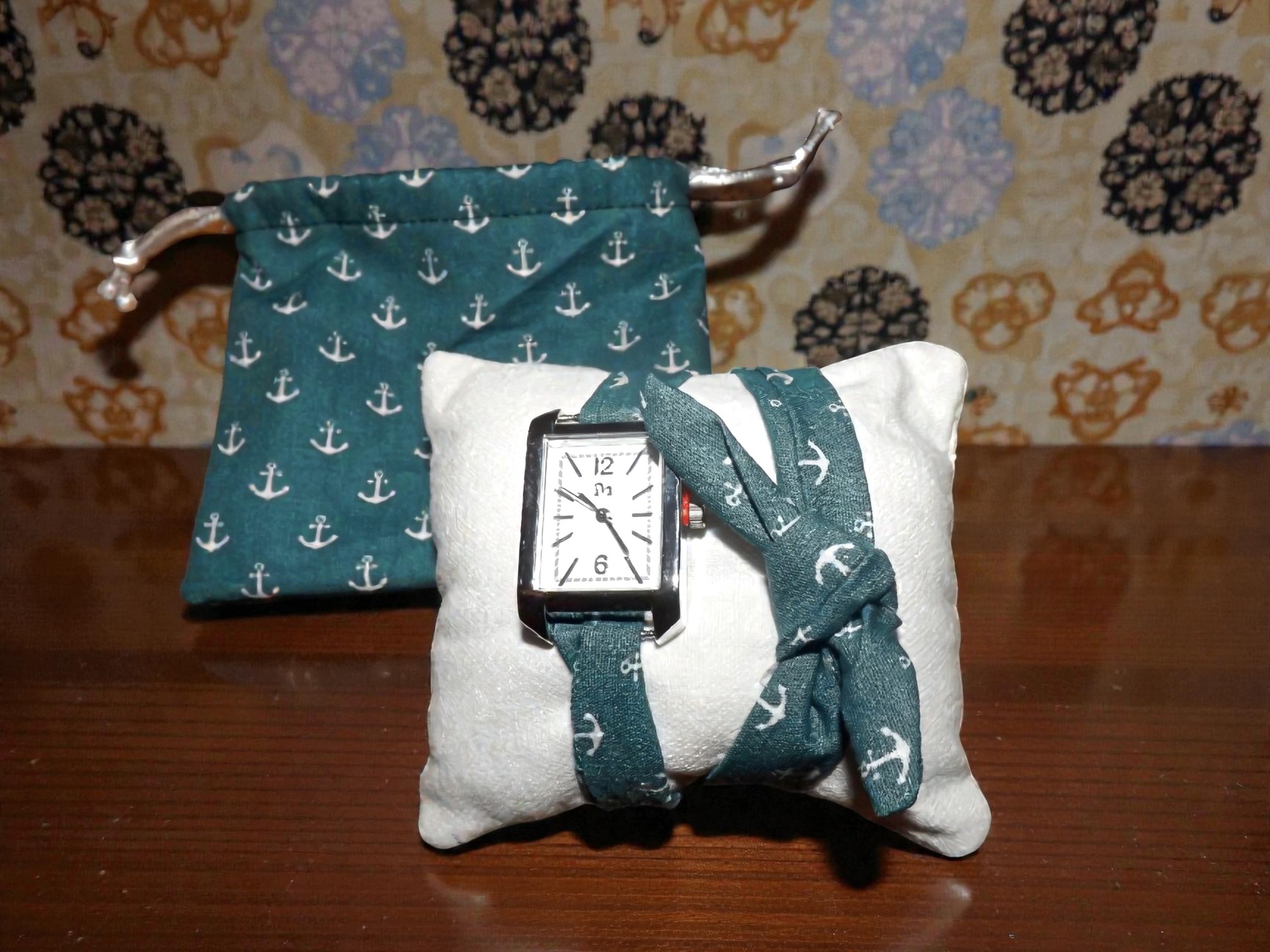 Montres en tissu avec motifs ancres