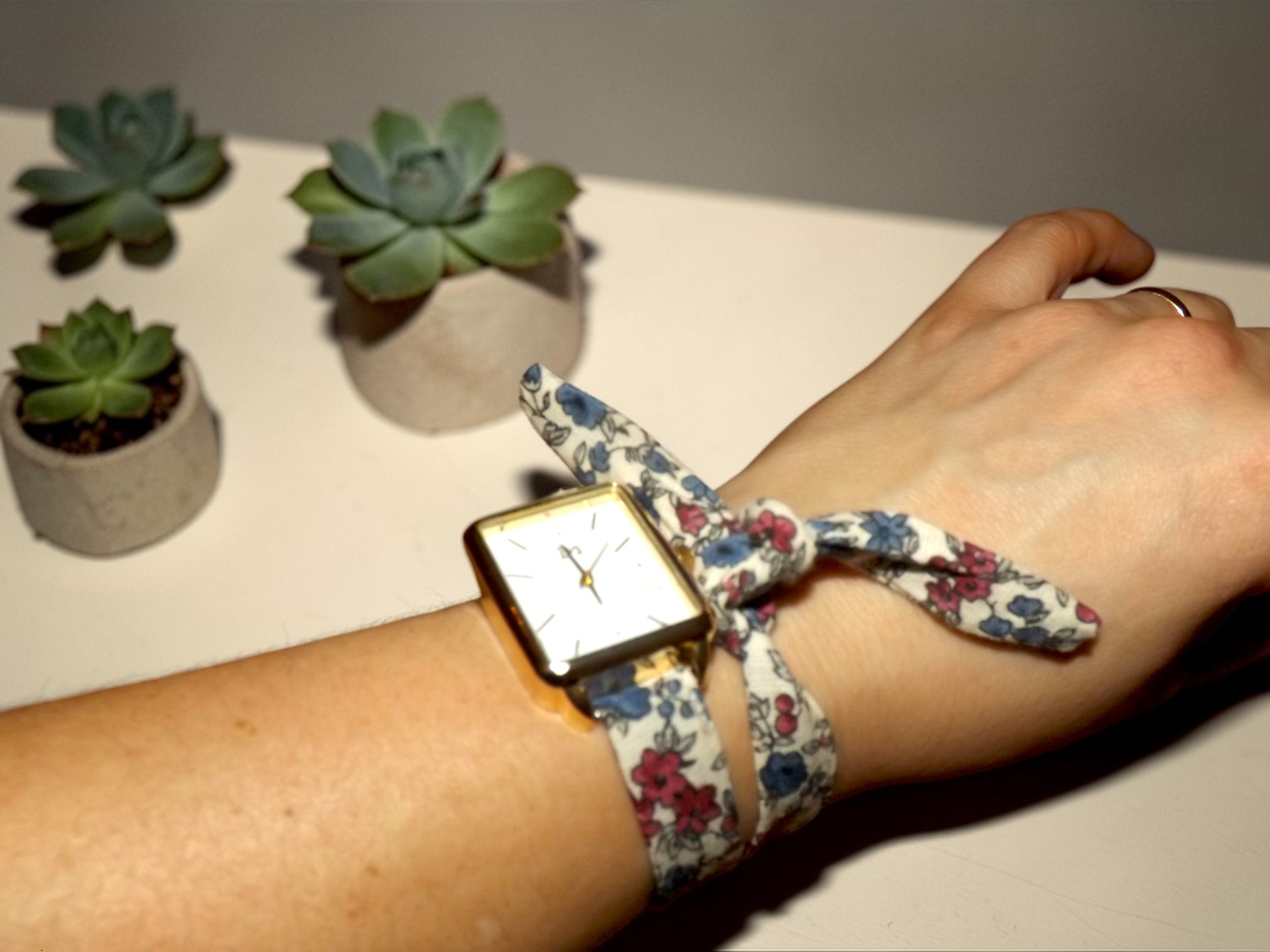 Montre en tissu fleuris