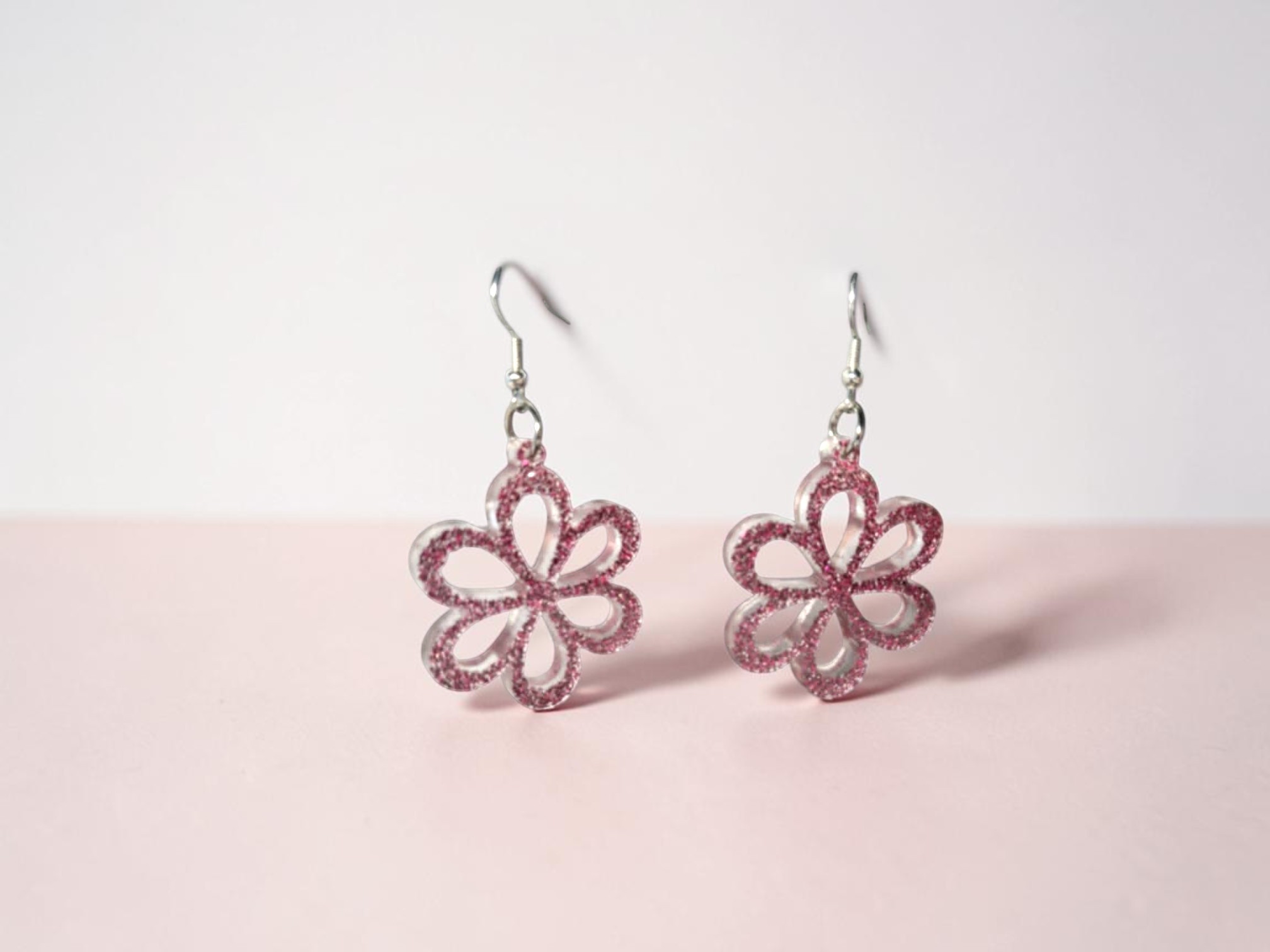 Ensemble de 7 lingettes démaquillantes assorti avec ses boucles d'oreilles en résine