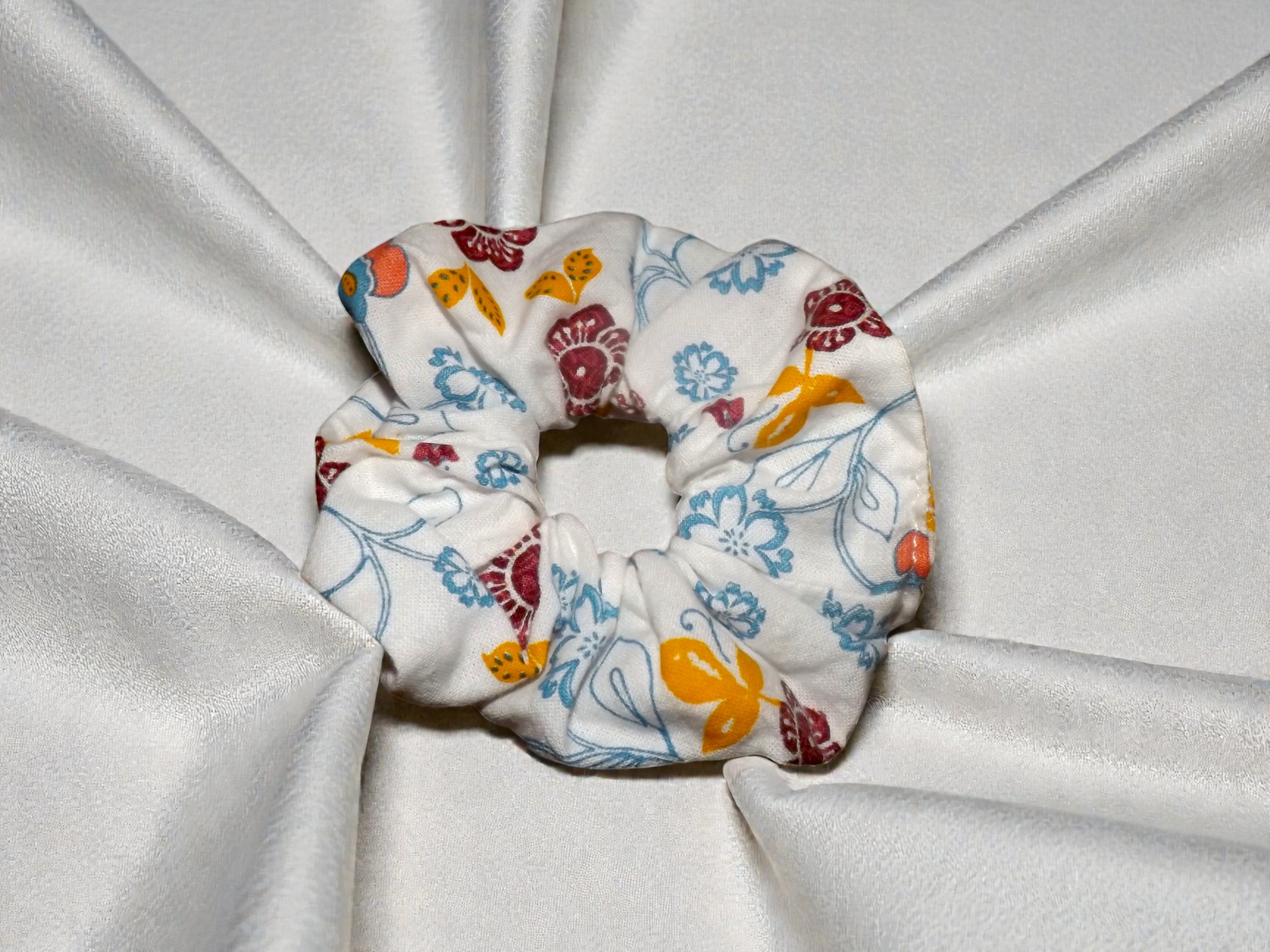 petit chouchou blanc fleuris