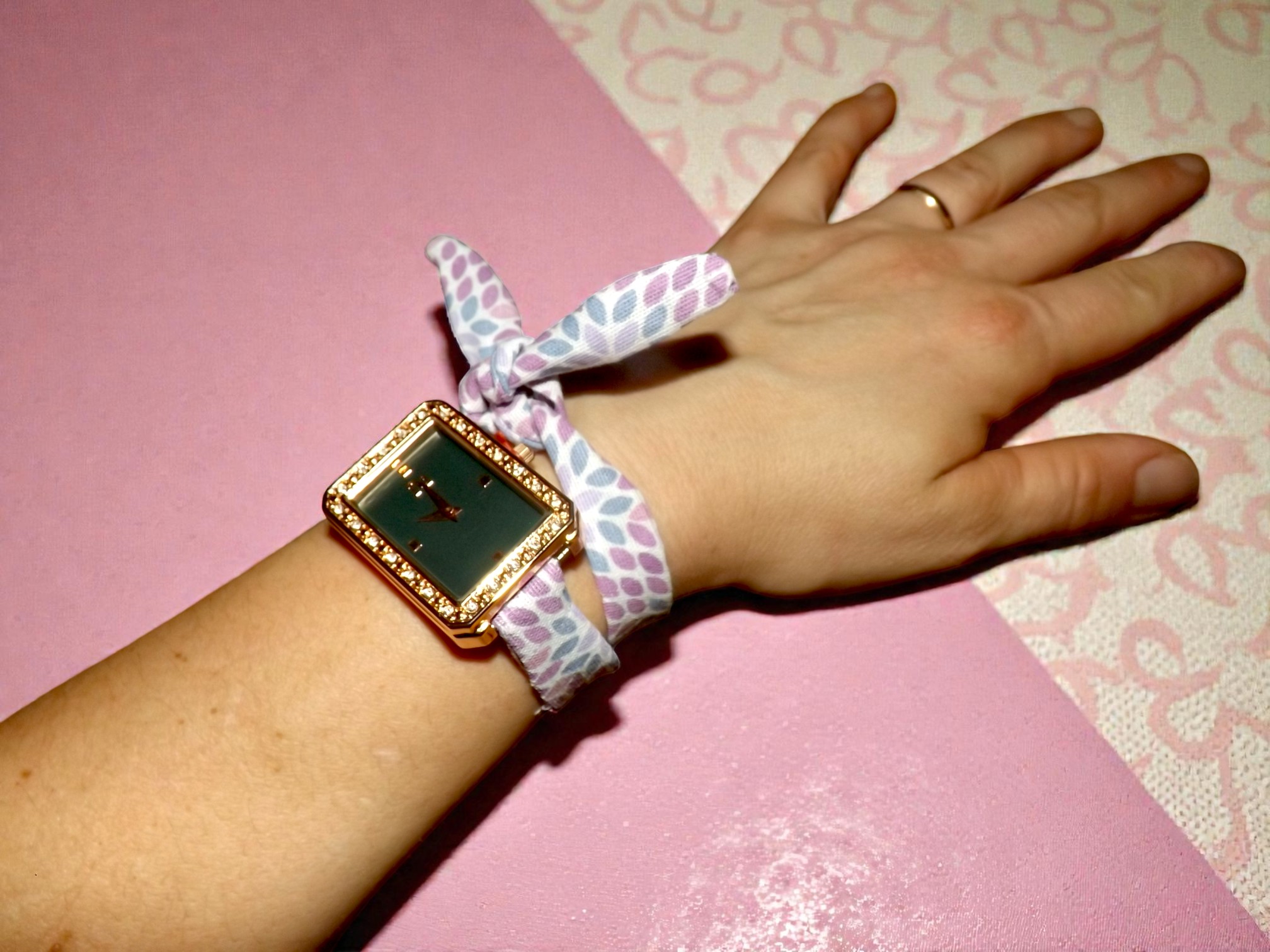 Montre en tissu  violet rose 