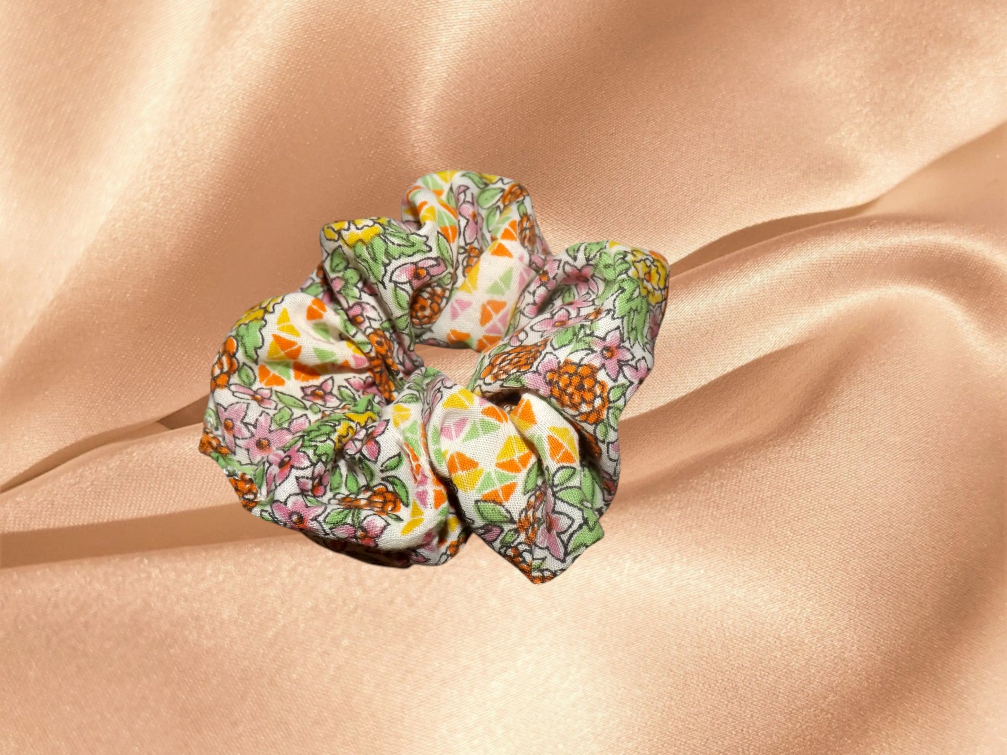 Chouchou fleuri en tissu 