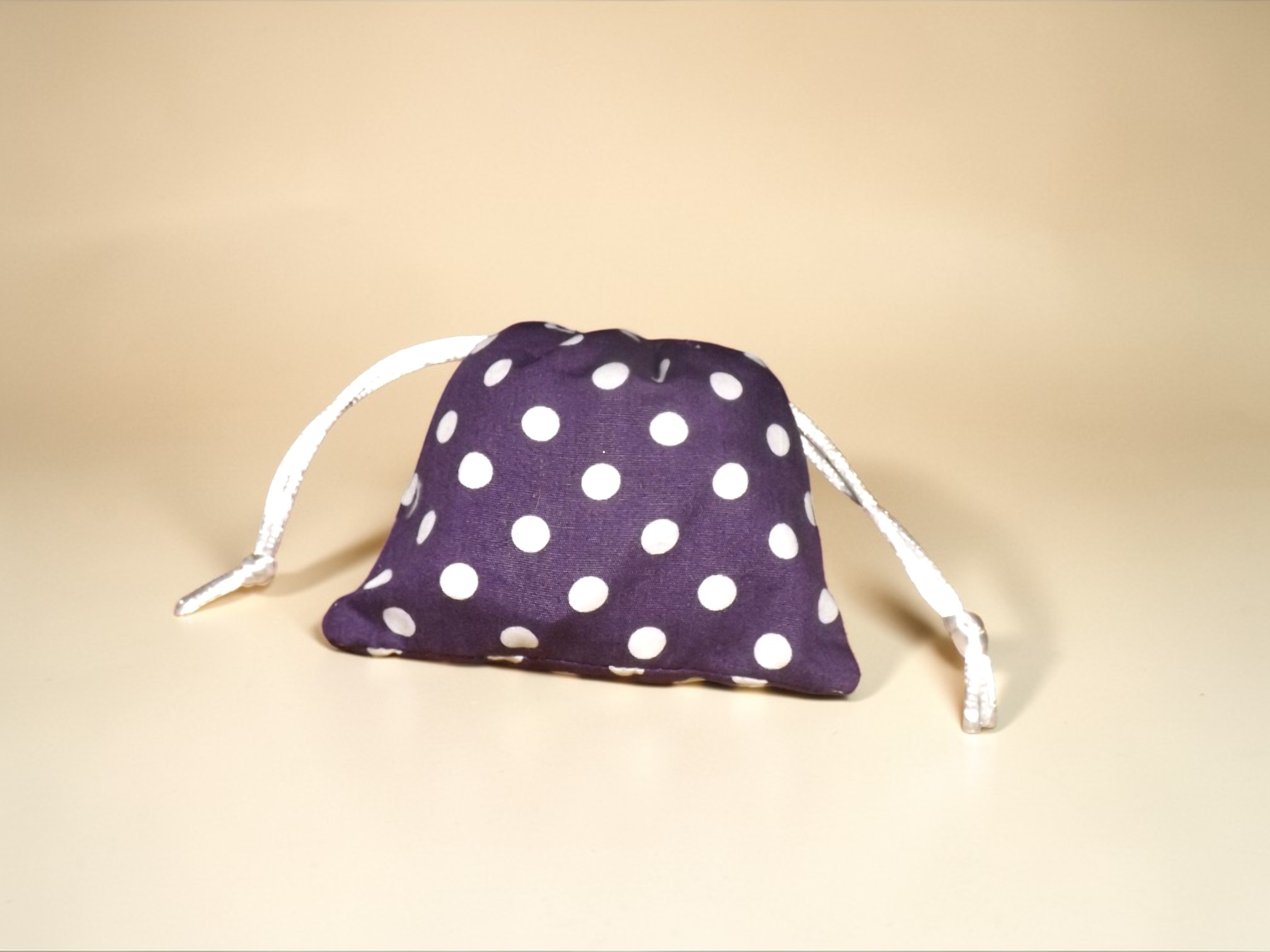 Montre violet à point blanc