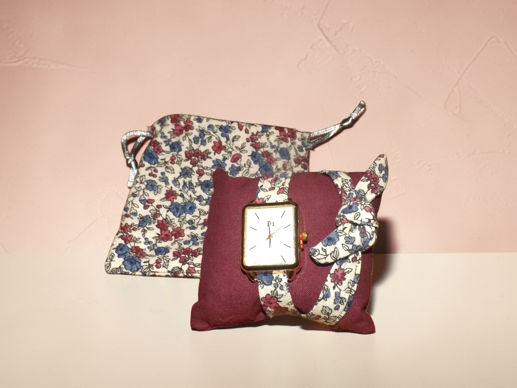Montre en tissu fleuris