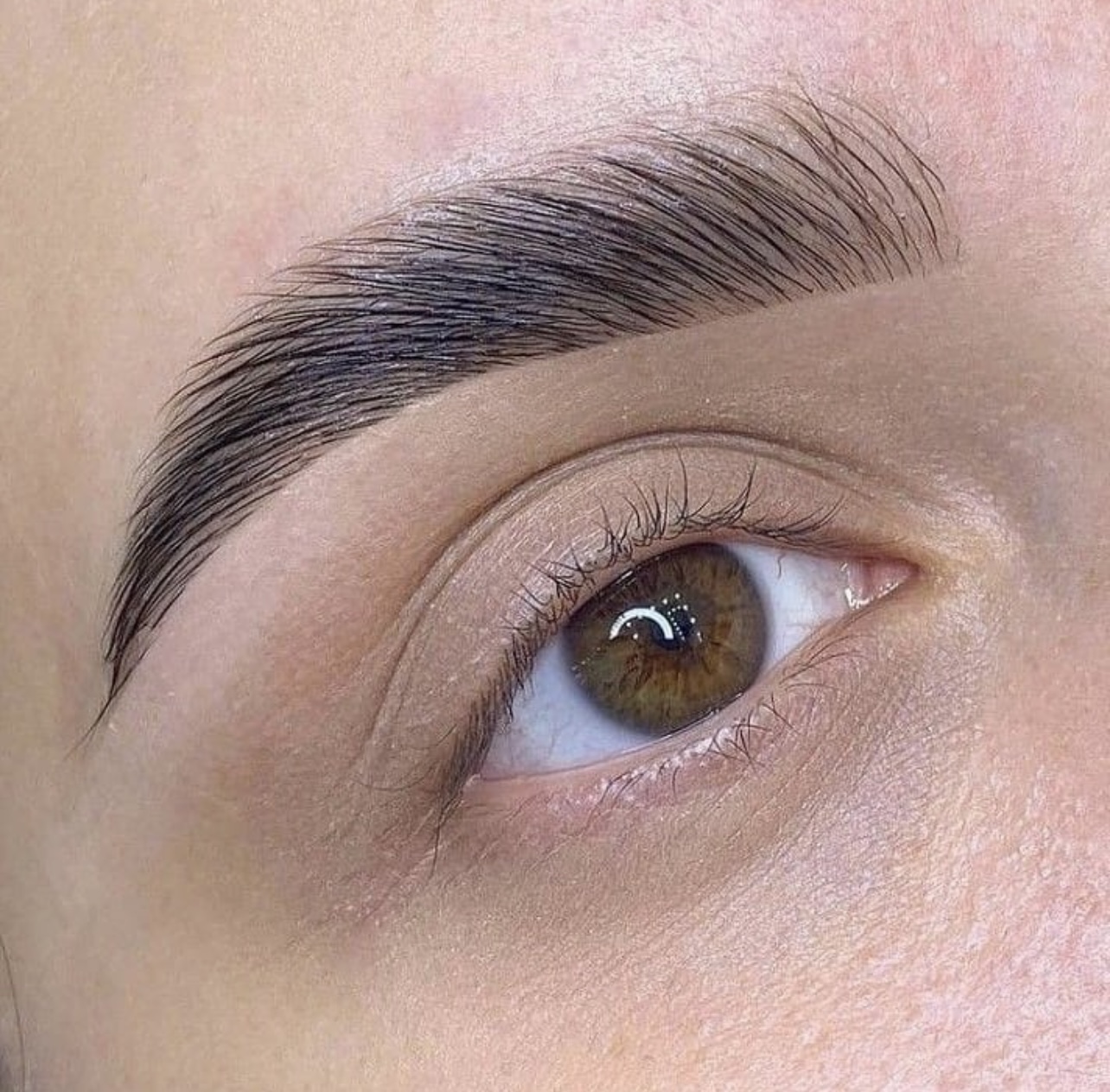BROWLIFT & MISE EN FORME DU SOURCIL