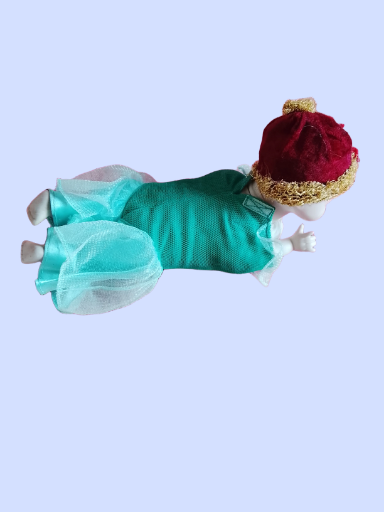 Muñeca antigua vestida de época