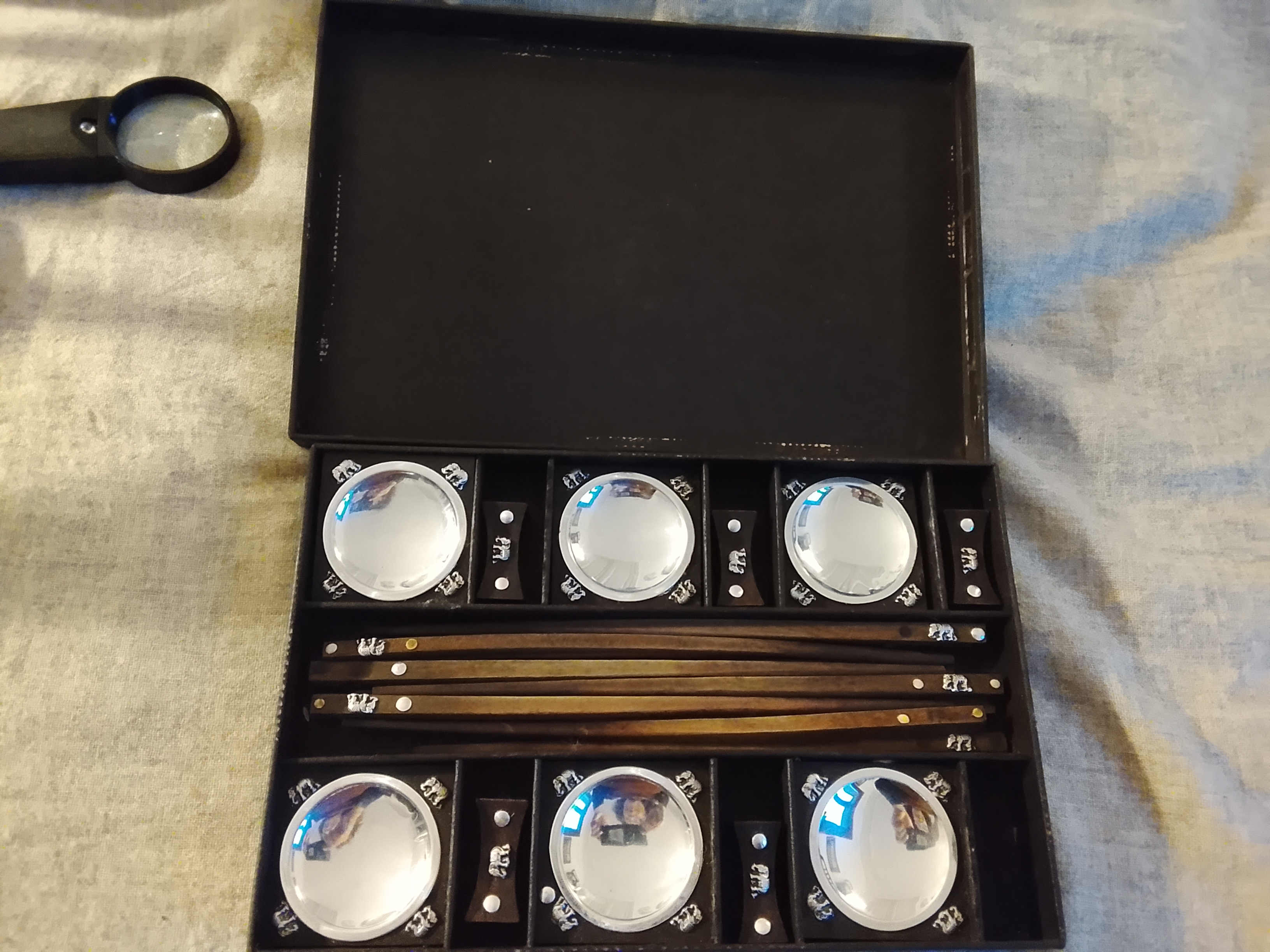 Set de palitos tailandeses y mini platos