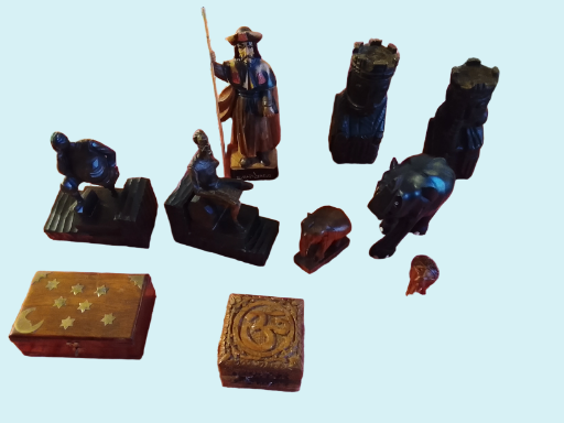 Figuras de madera tallada a mano