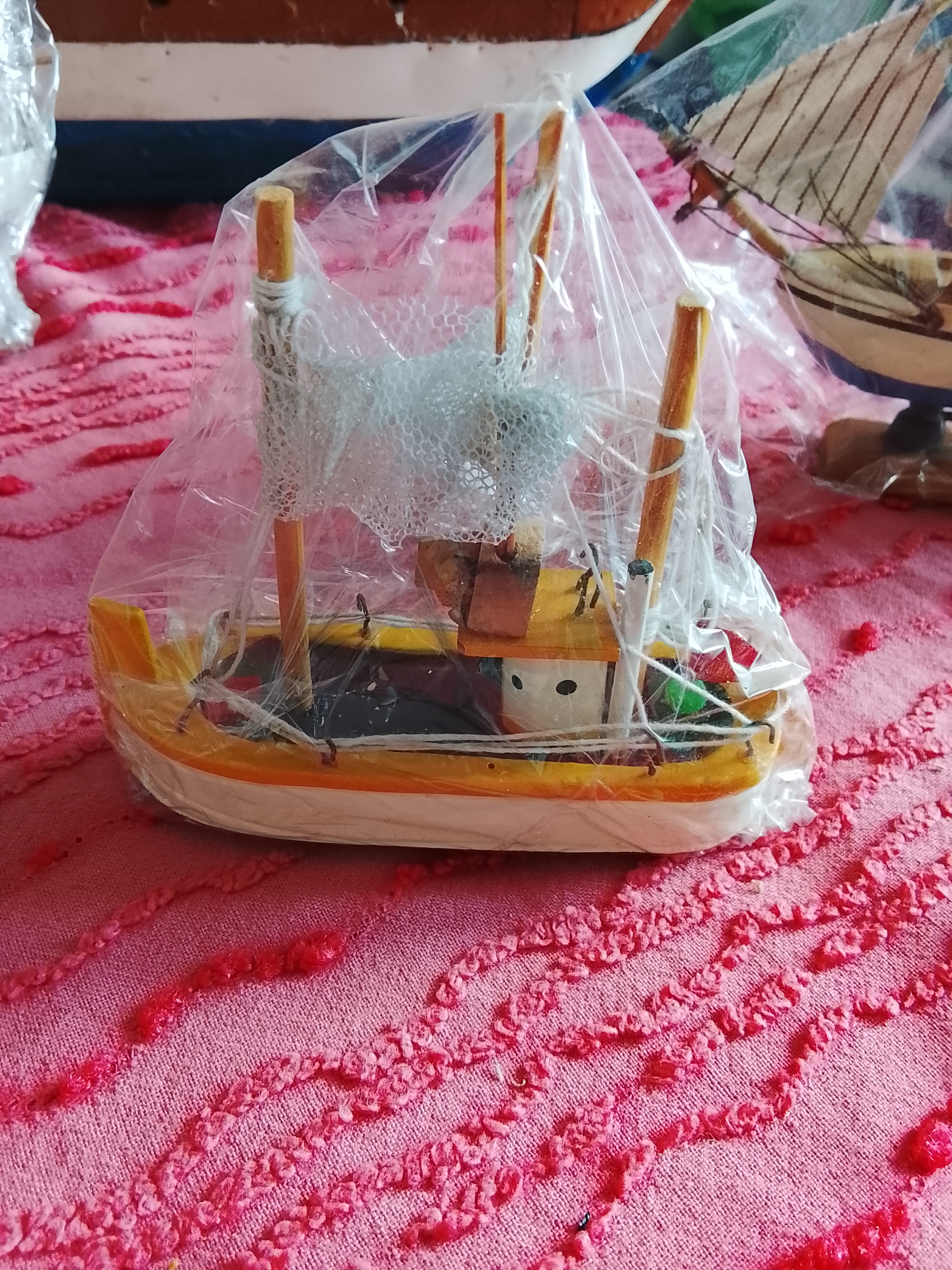 Barcos de madera decorativos