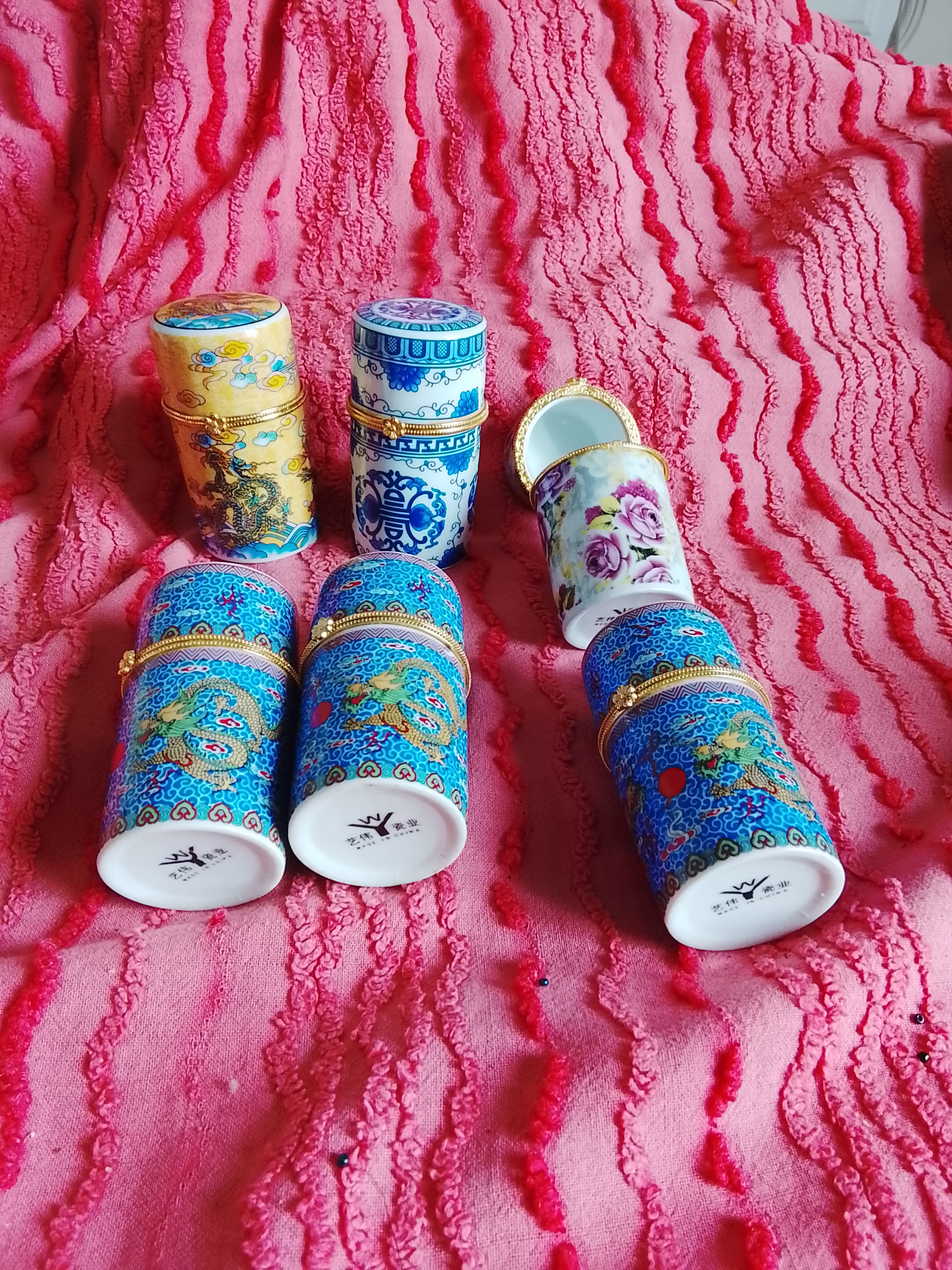 Estuches de porcelana decorativos