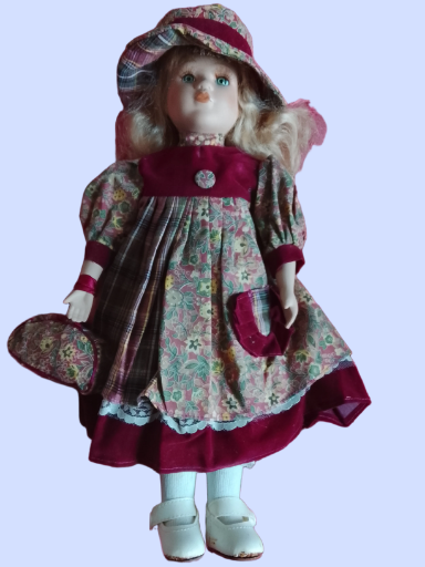 Muñeca de porcelana vintage con vestido floral