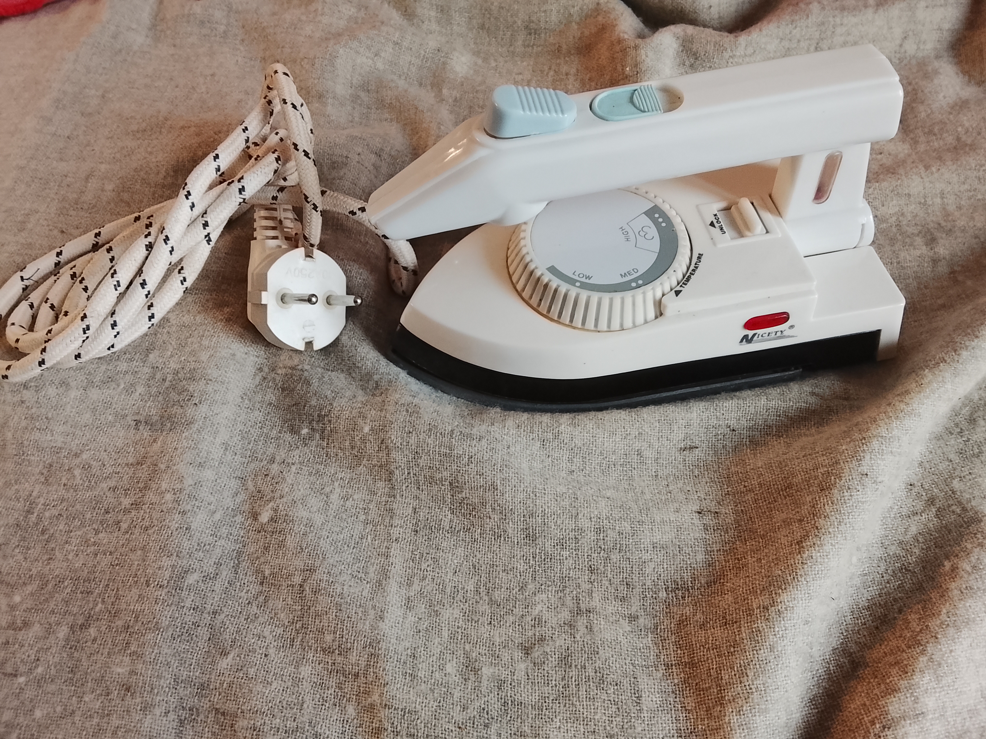 Plancha eléctrica portátil