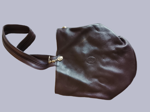 Bolso de piel hecho a mano