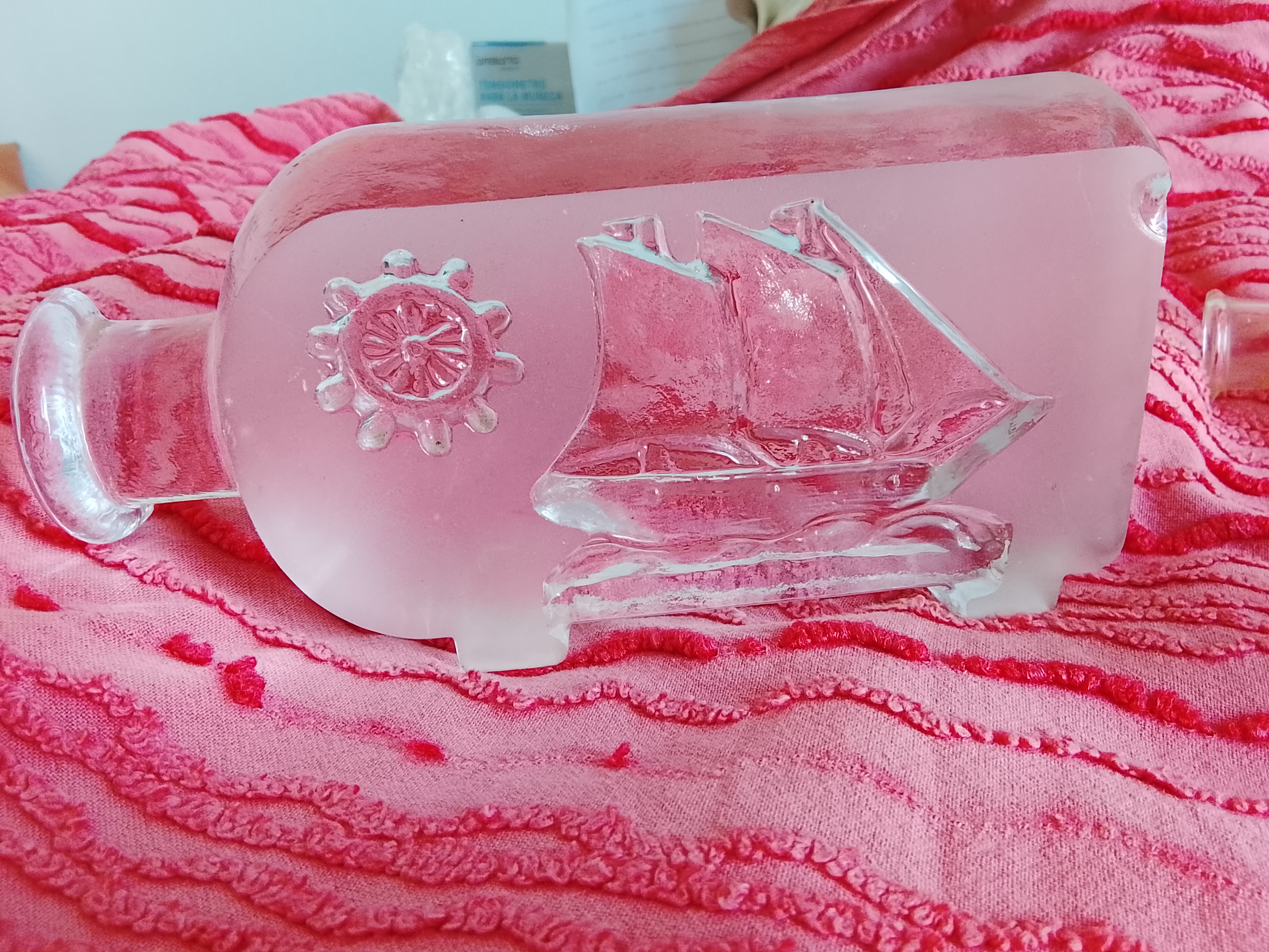 Botella decorativa de cristal con barco