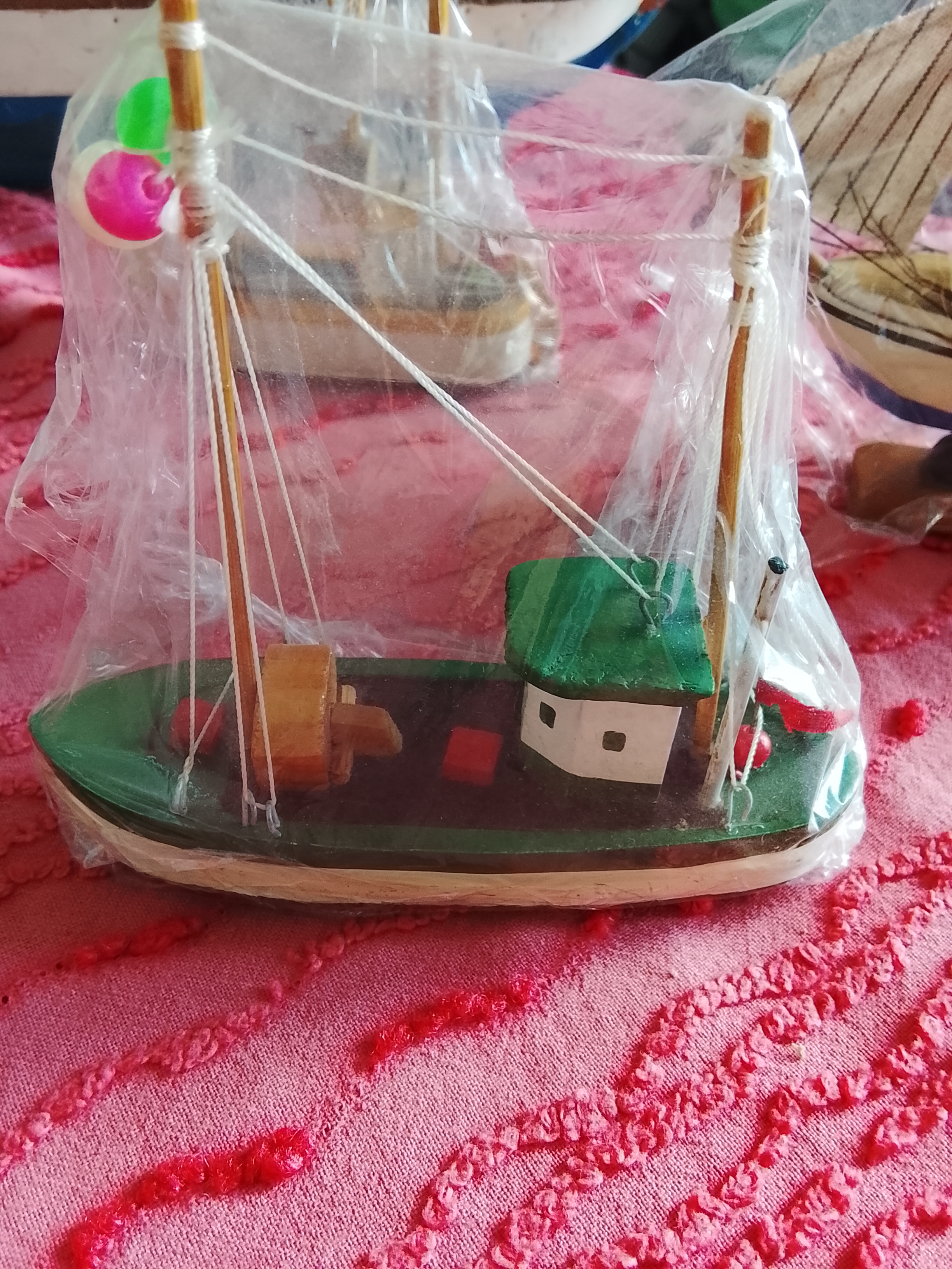 Barcos de madera decorativos