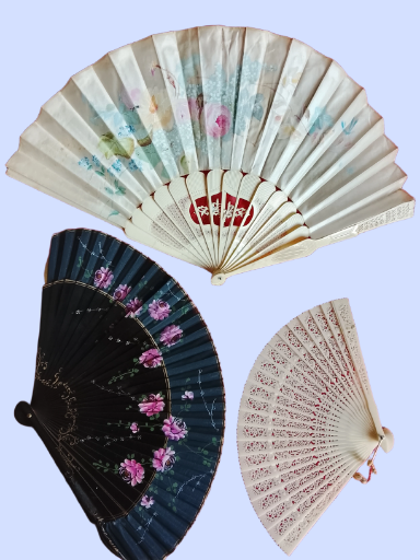 Abanico azul pintado a mano