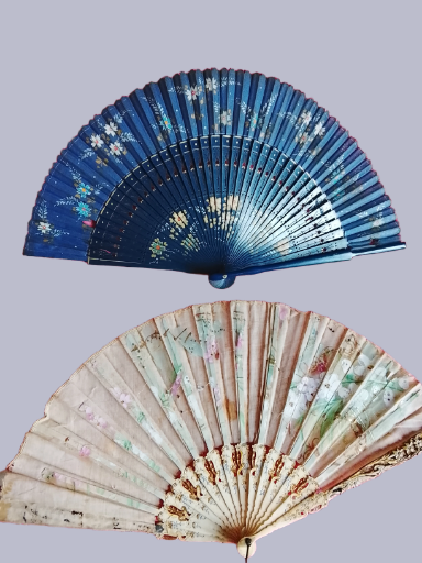 Abanico azul pintado a mano