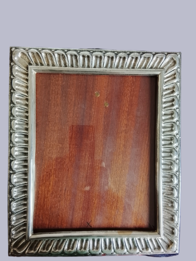 Marco de plata genuino.