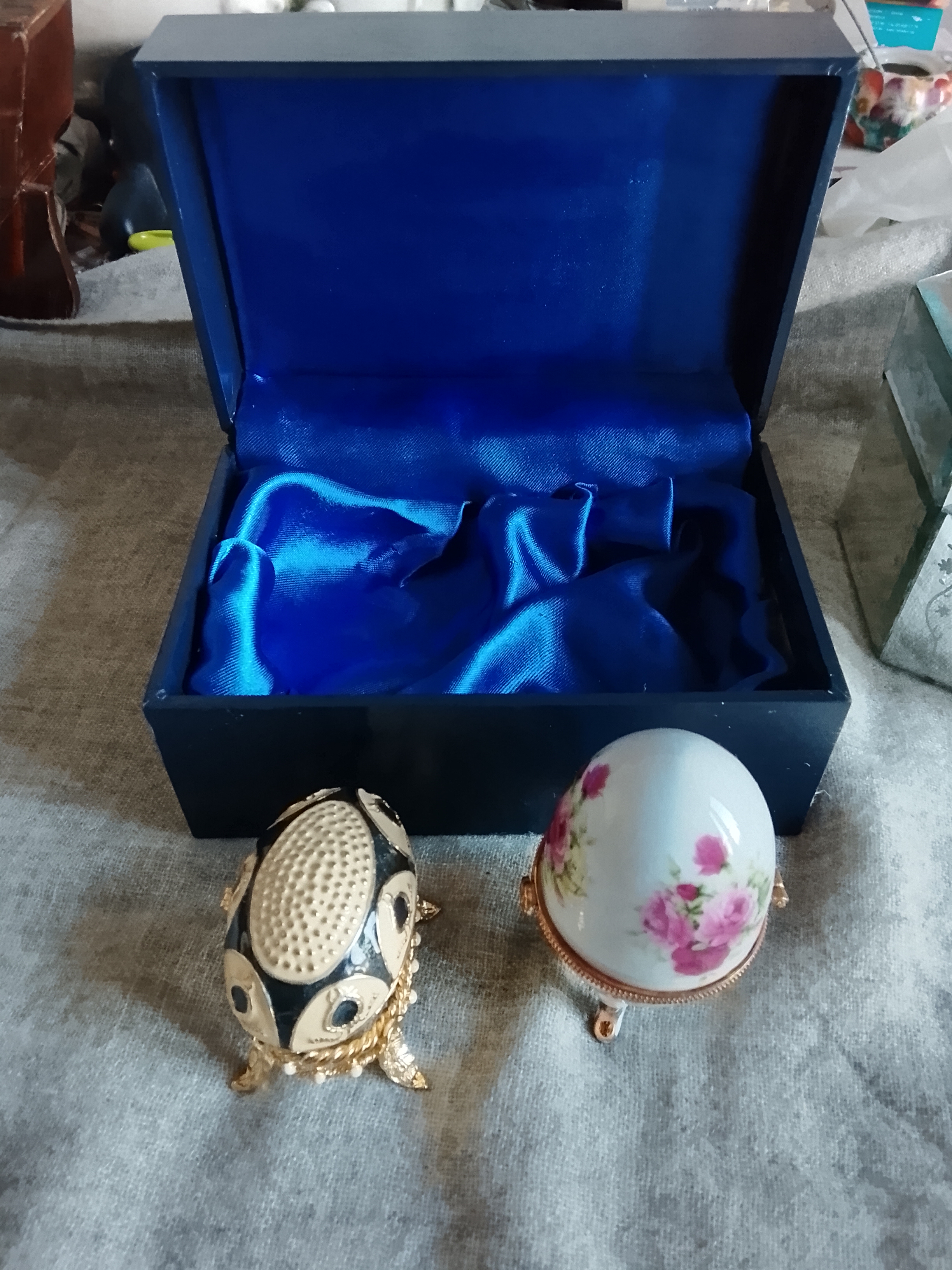 Huevos decorativos de porcelana