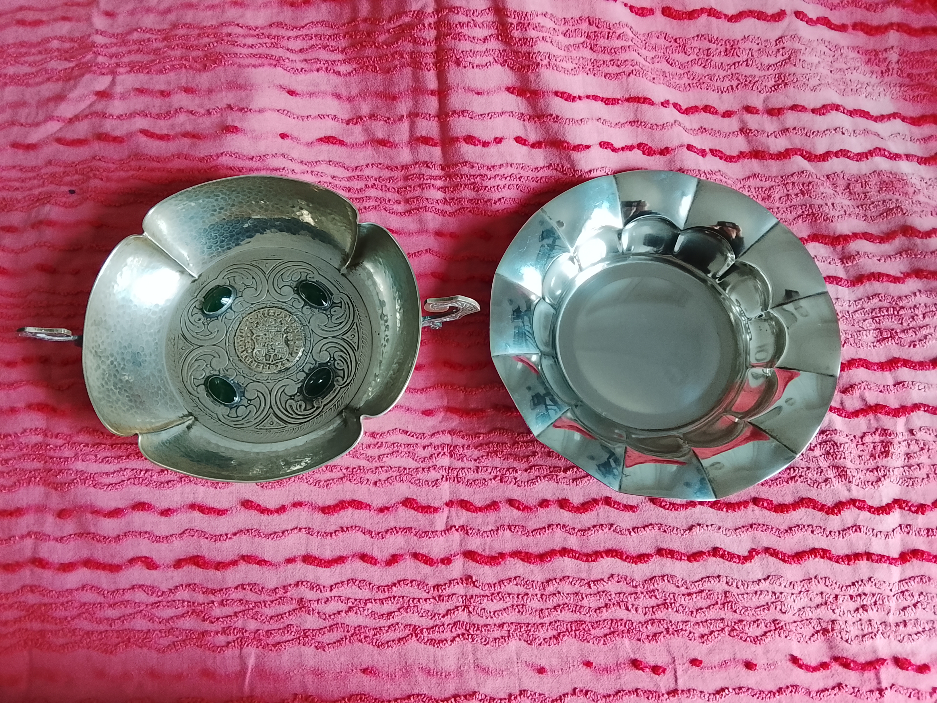 Platos de alpaca decorativos