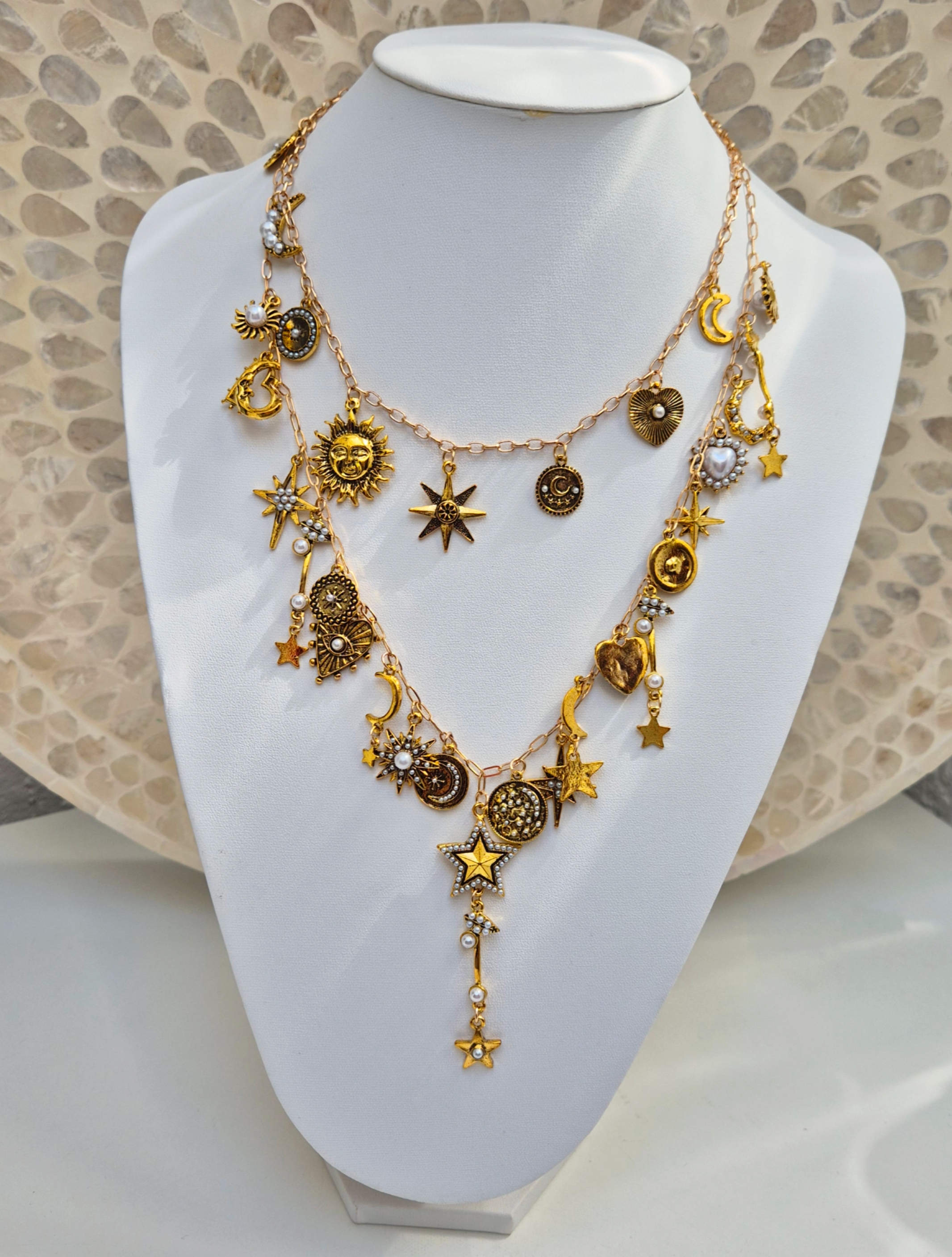 Colar longo com pingentes